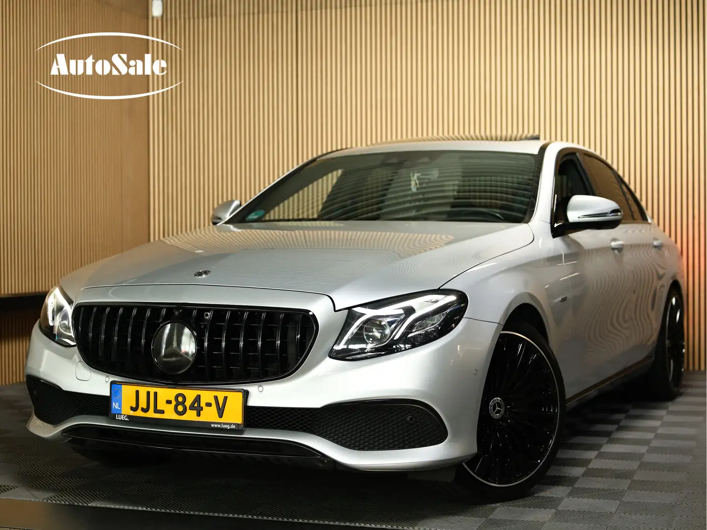 Mercedes-Benz E 300 Mild Hybrid PANO CARPLAY NAVI ACC 360CAM '19 Grau - 1