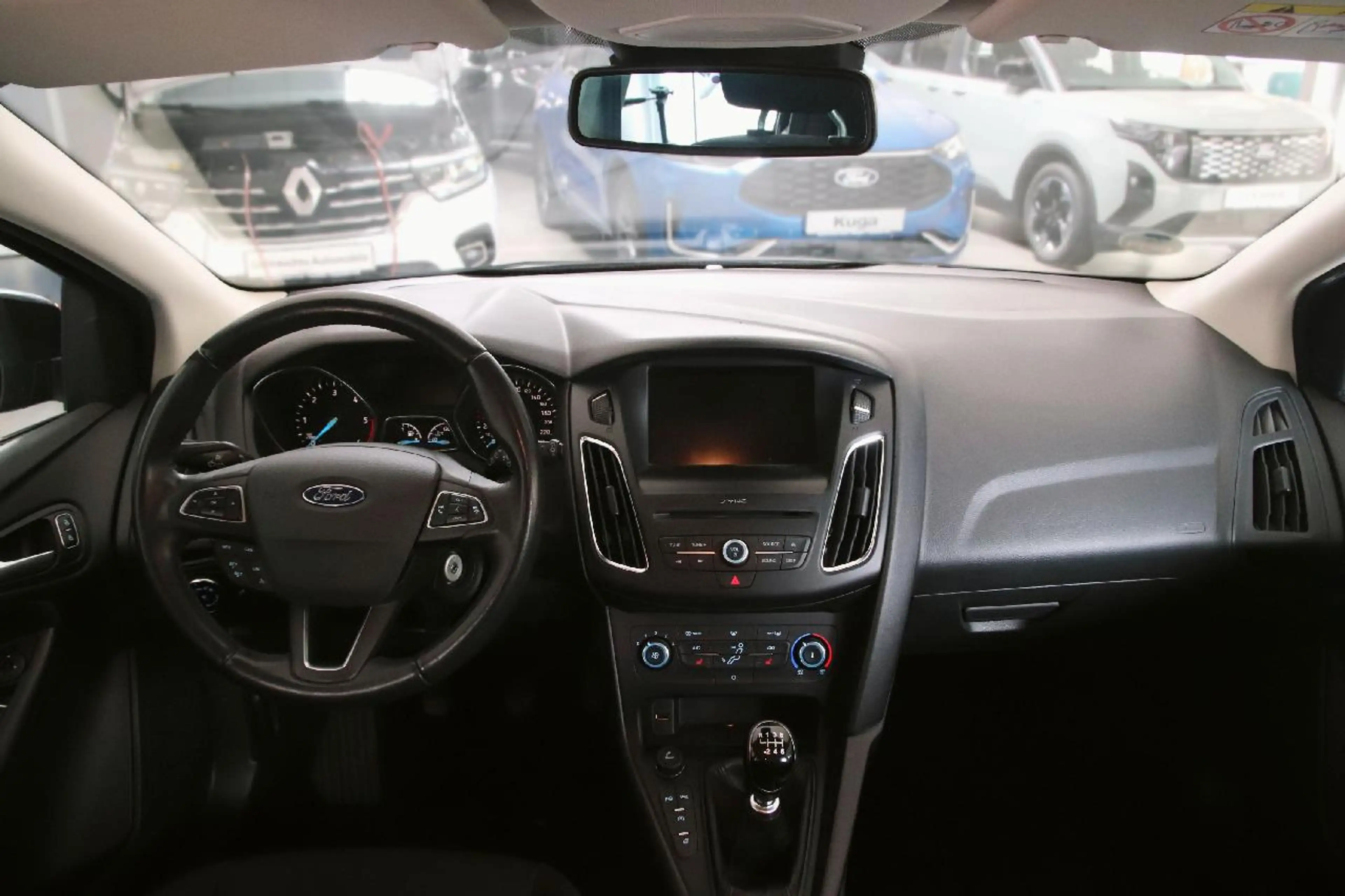 Ford Focus Business — photo 10