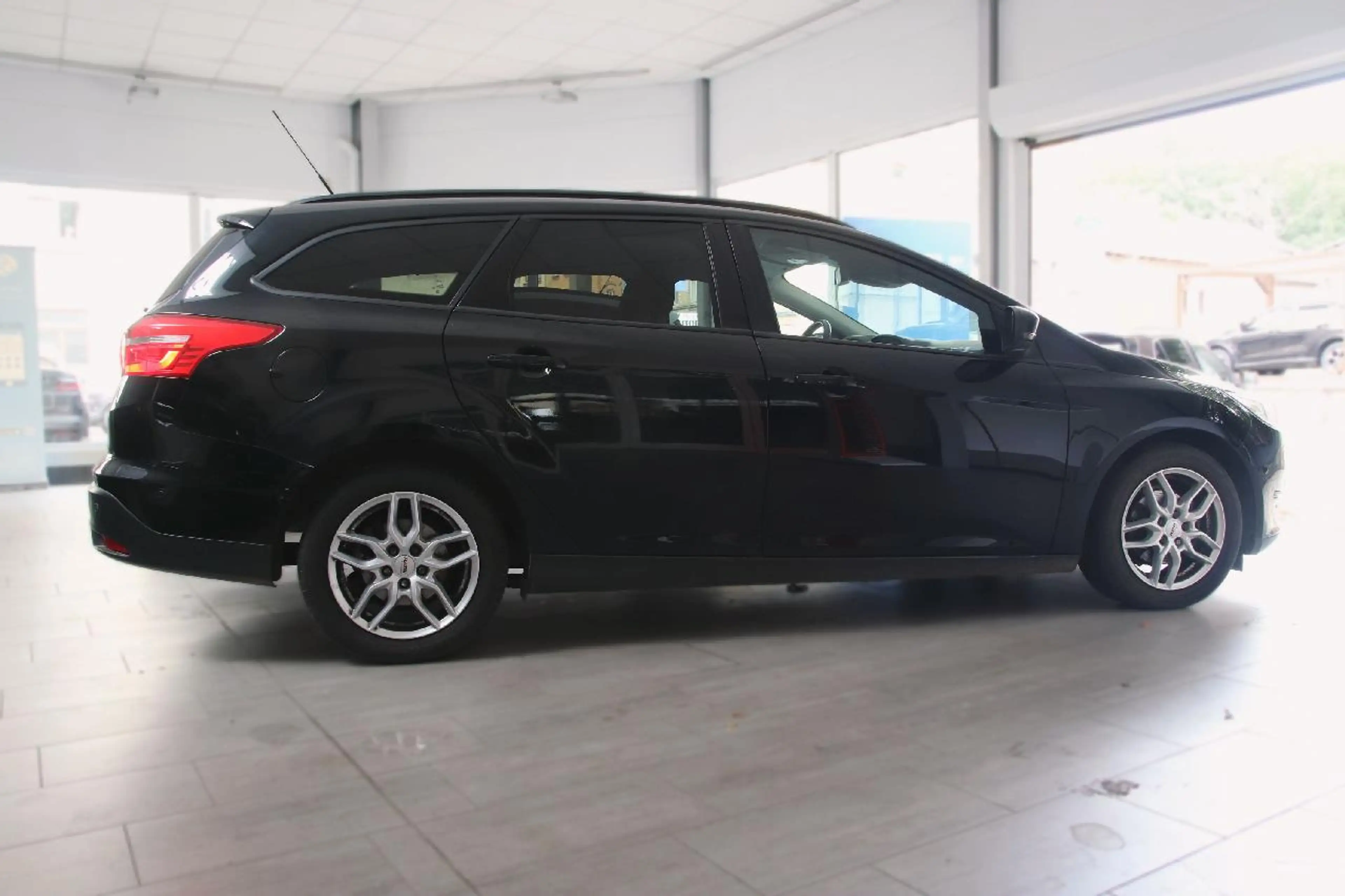 Ford Focus Business — photo 8