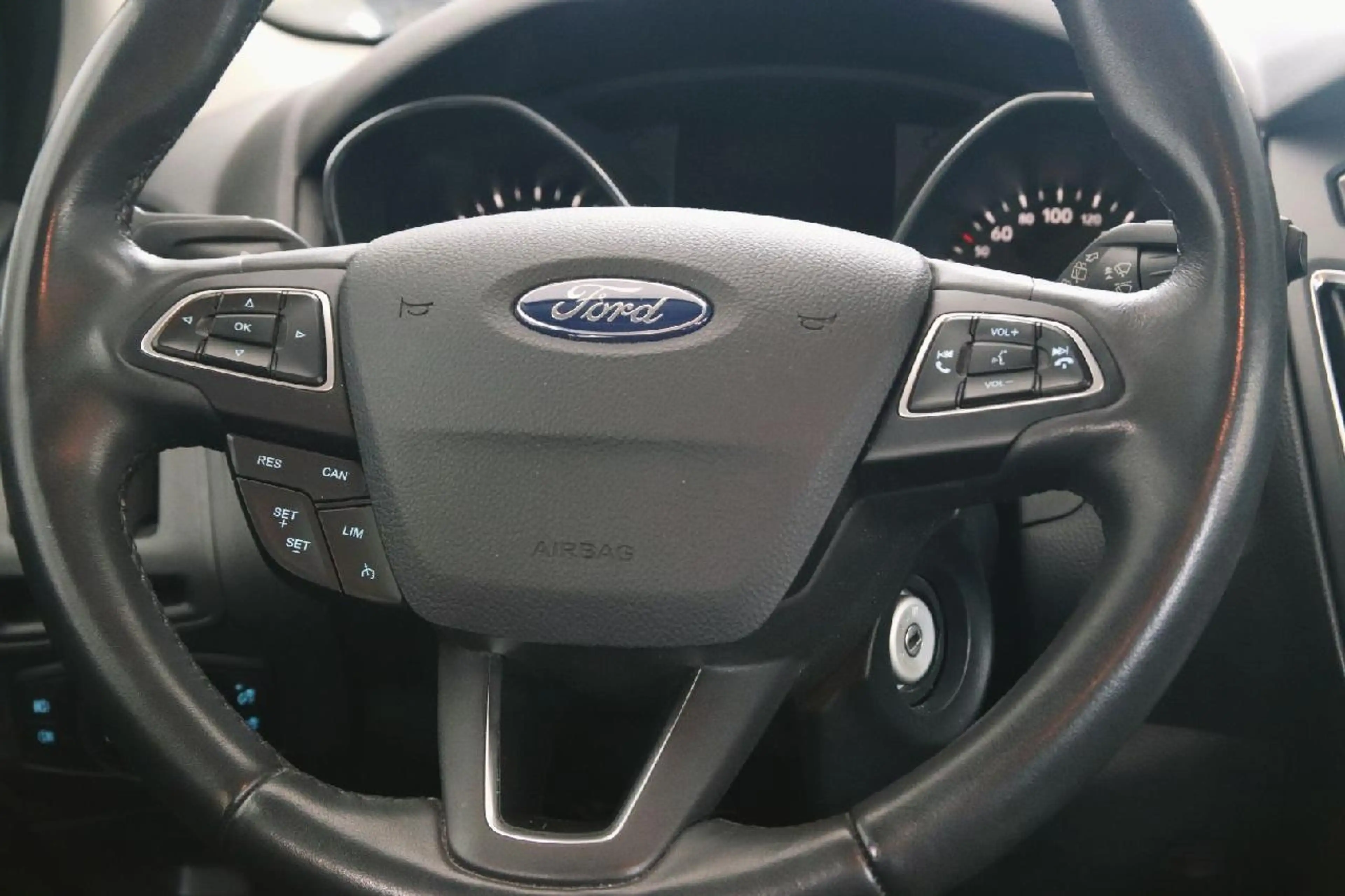 Ford Focus Business — photo 11