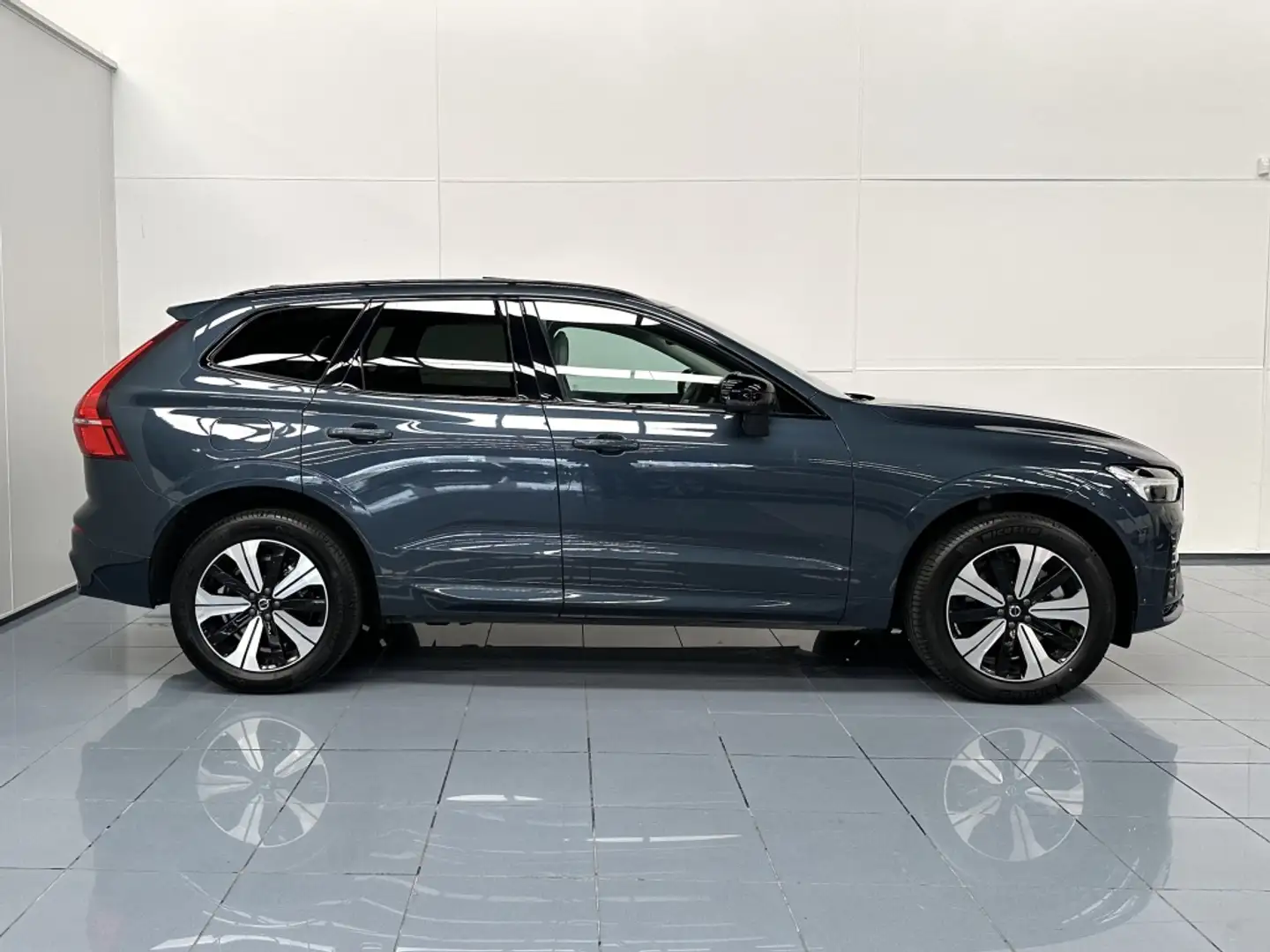 Volvo XC60 T6 Recharge Plus Dark Blau - 2