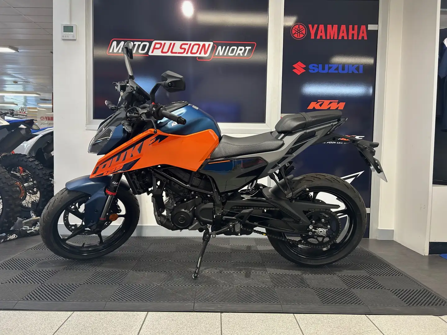 KTM 125 Duke Orange - 2
