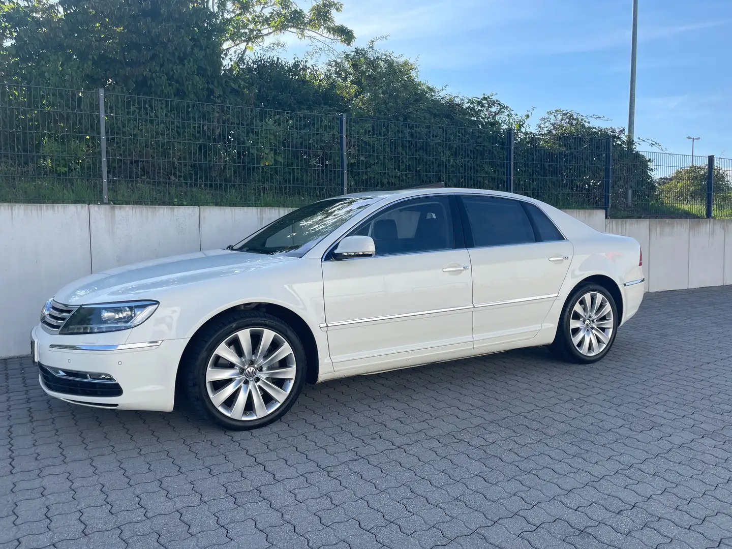 Volkswagen Phaeton 3.0 TDI 4-Sitzer ACC*Solar*Kam*Stdh*Massage*19 Weiß - 1