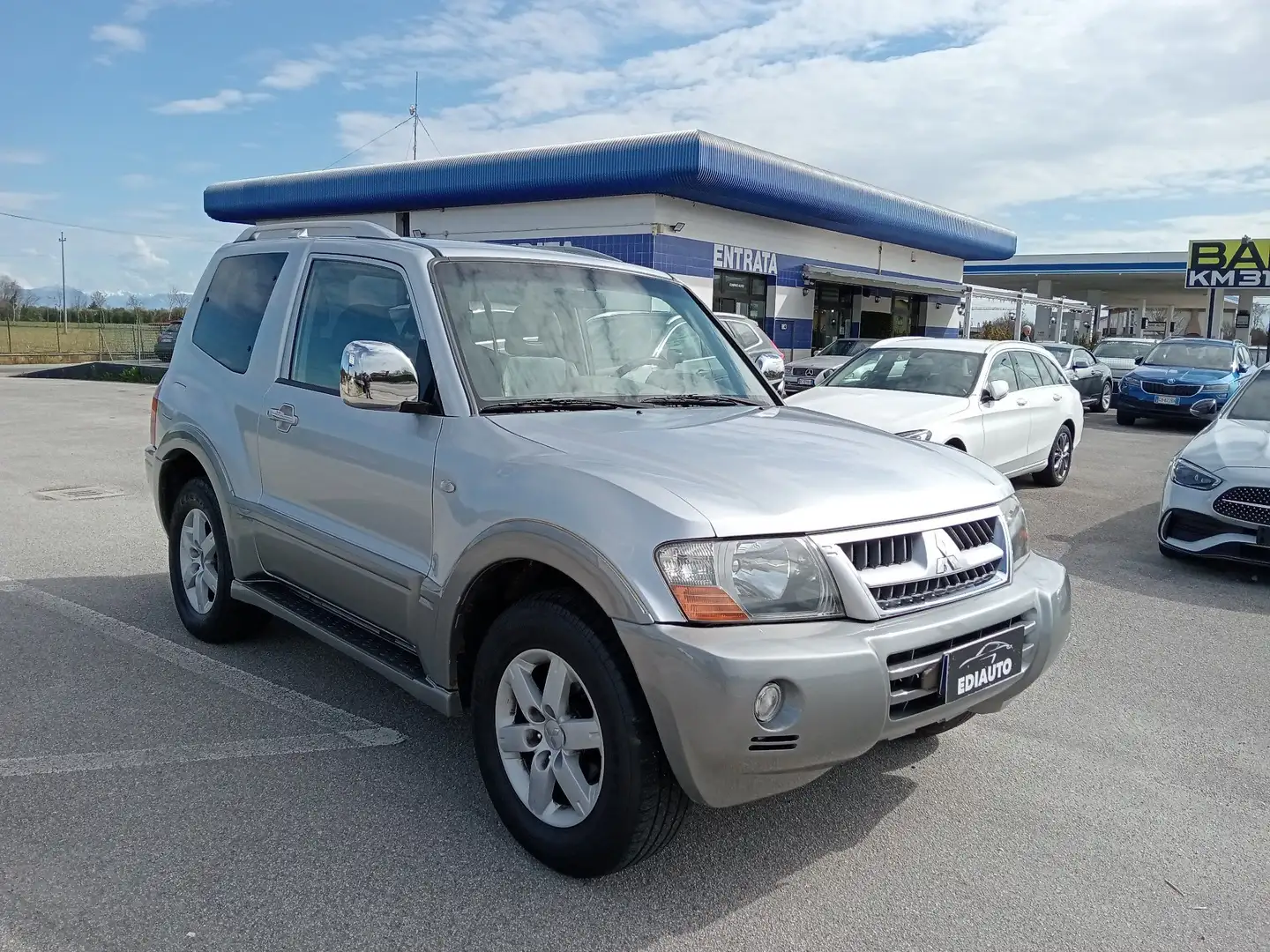 Mitsubishi Pajero Pajero 3p 3.2 tdi 16v di-d Intense auto Stříbrná - 1