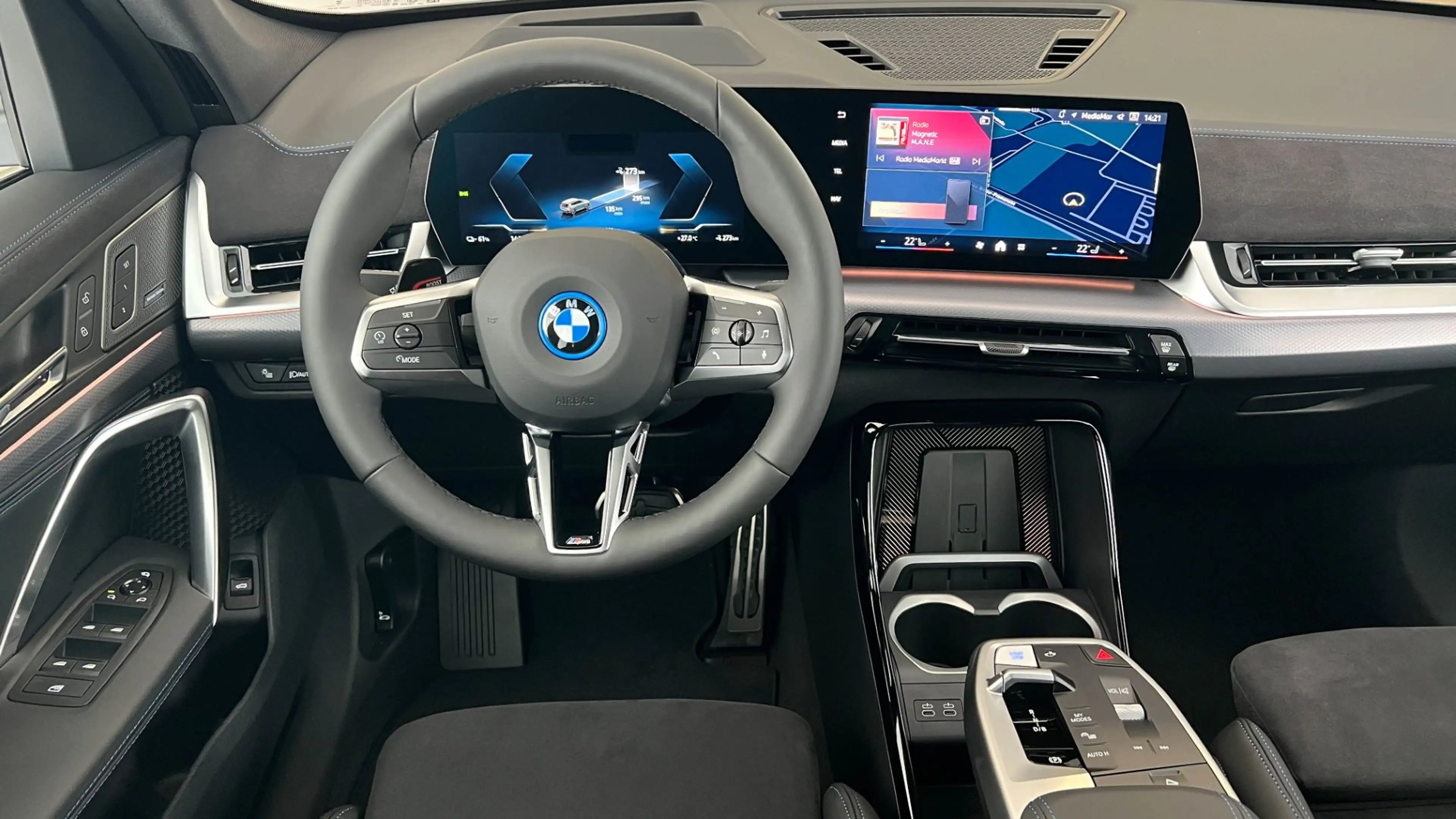 BMW iX1 eDrive20 — photo 12