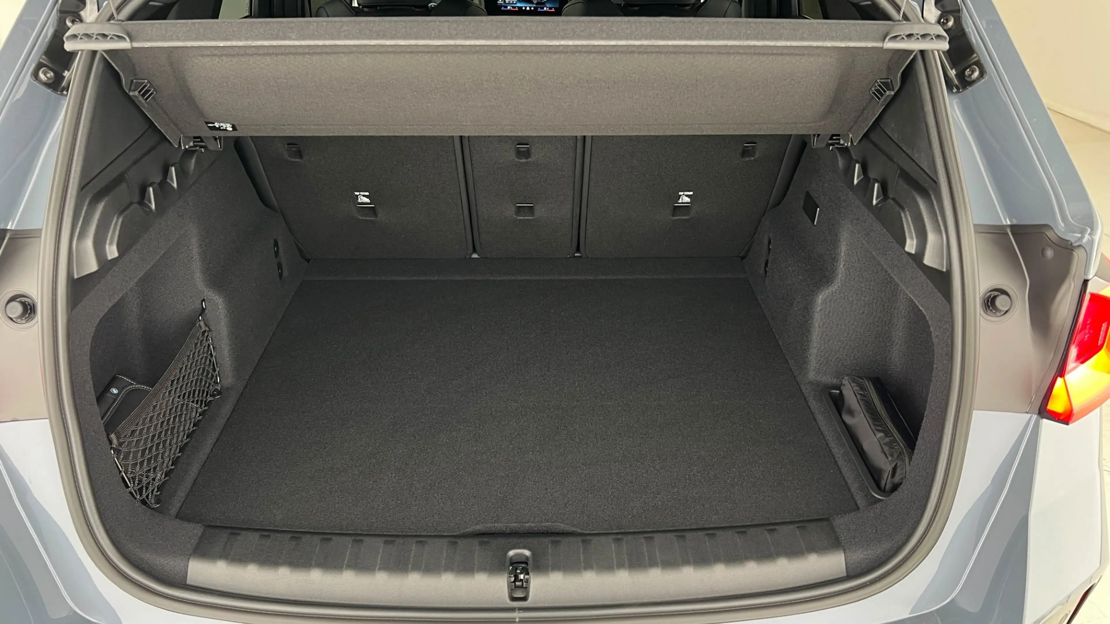 BMW iX1 eDrive20 — photo 8