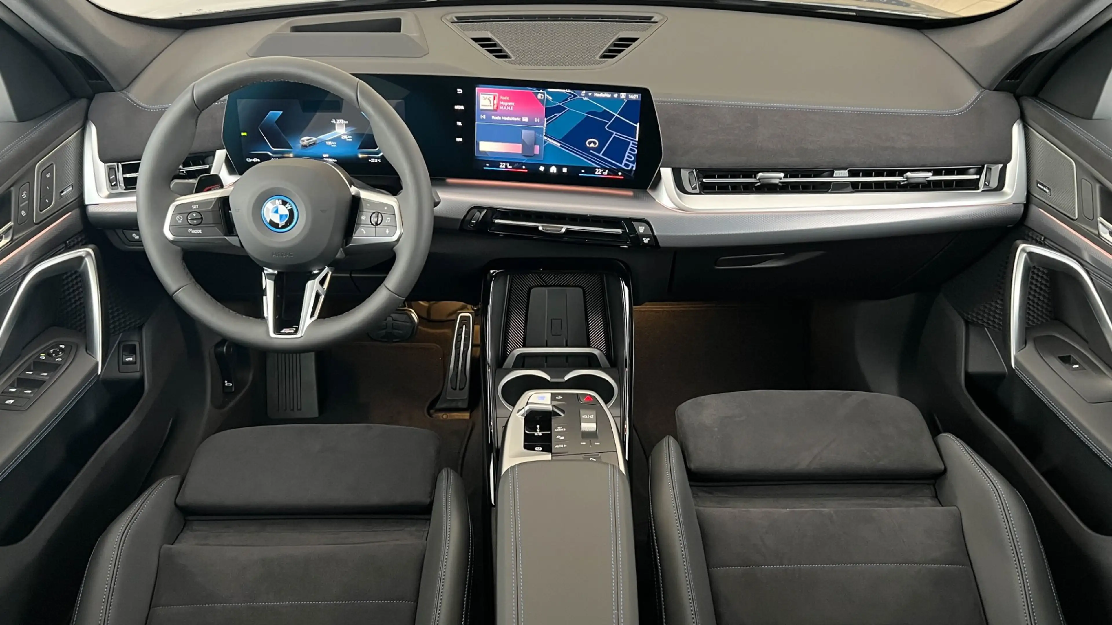 BMW iX1 eDrive20 — photo 10