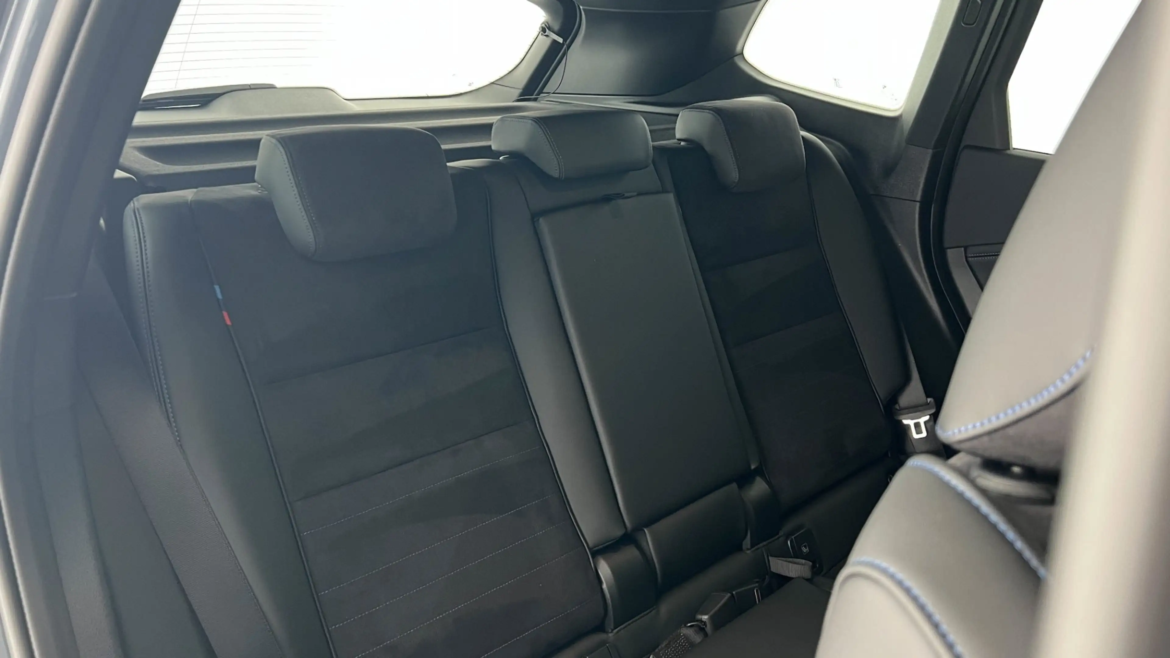 BMW iX1 eDrive20 — photo 6