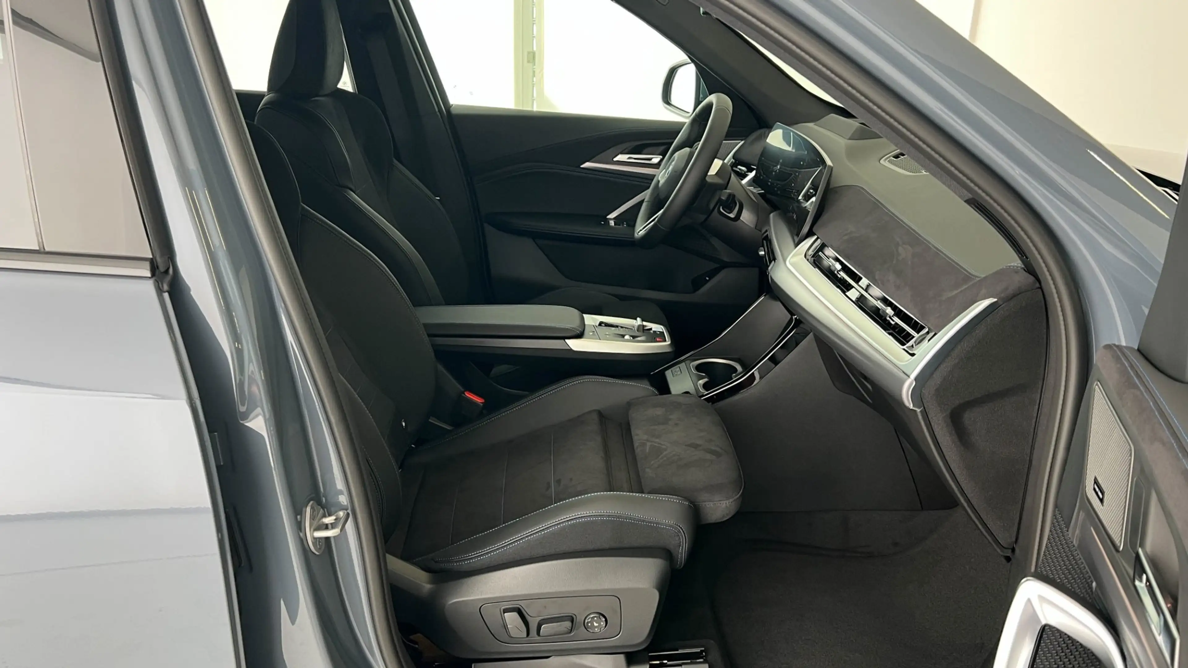 BMW iX1 eDrive20 — photo 5