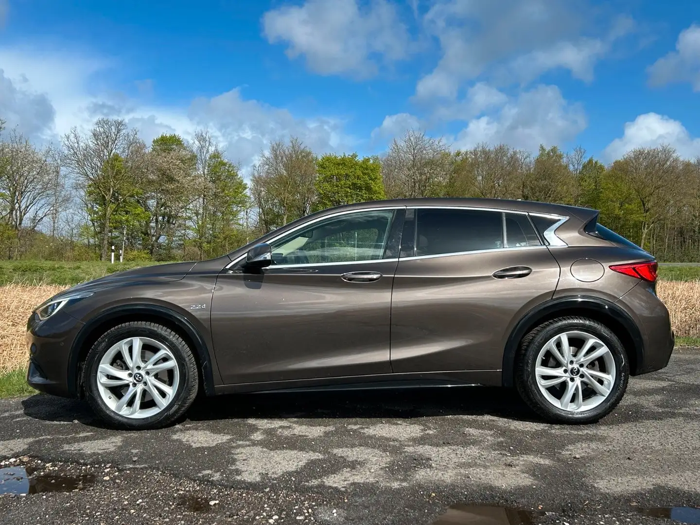 Infiniti Q30 2.2d AWD Premium Navi Kamera Leder Memory Braun - 2