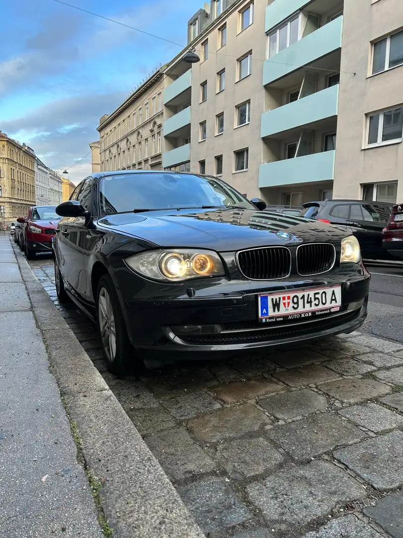 BMW 118 118d Aut. Schwarz - 1