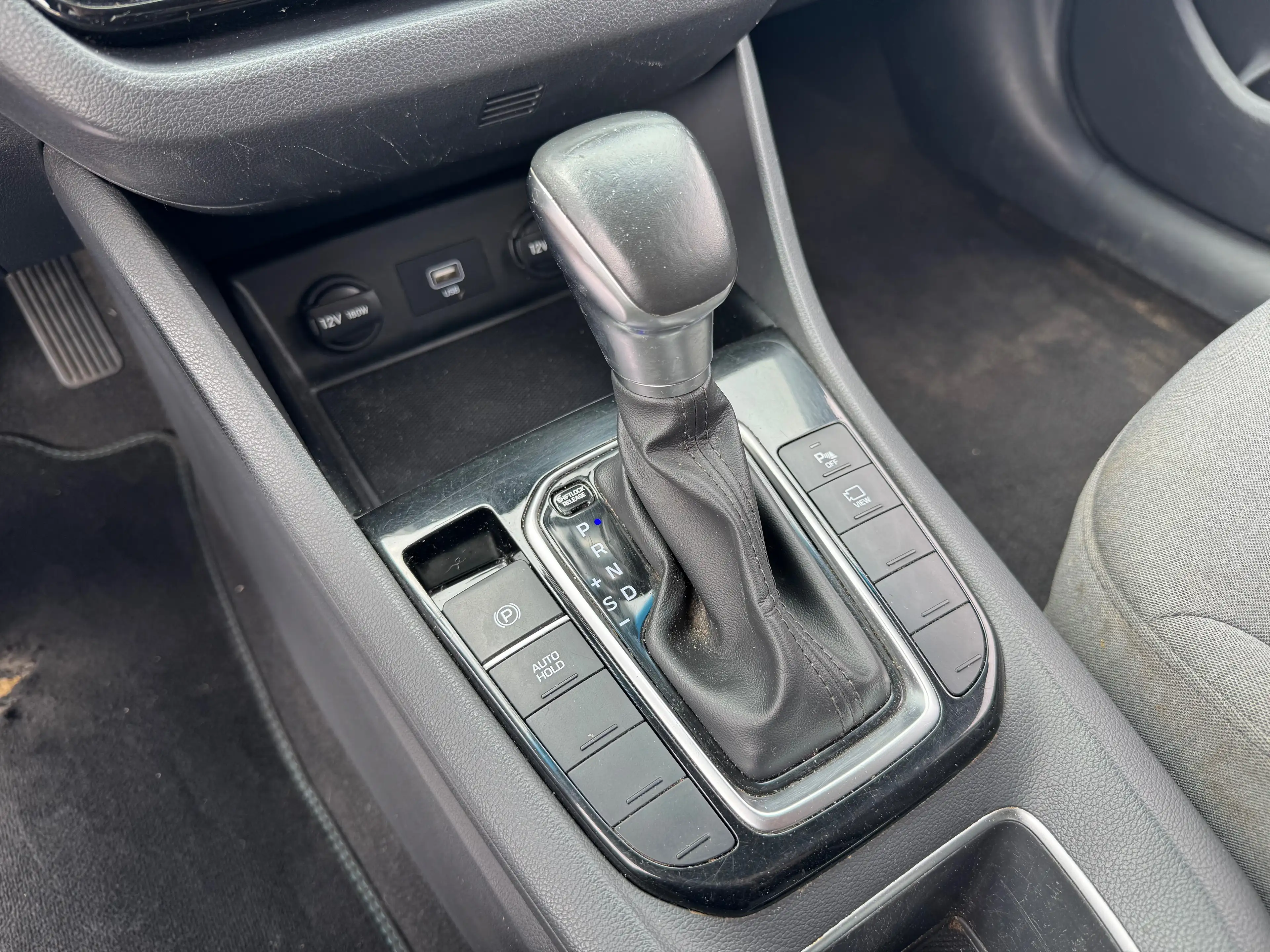 Hyundai IONIQ HEV Feel DCT / NAV / AIRCO / CARPLAY — photo 11