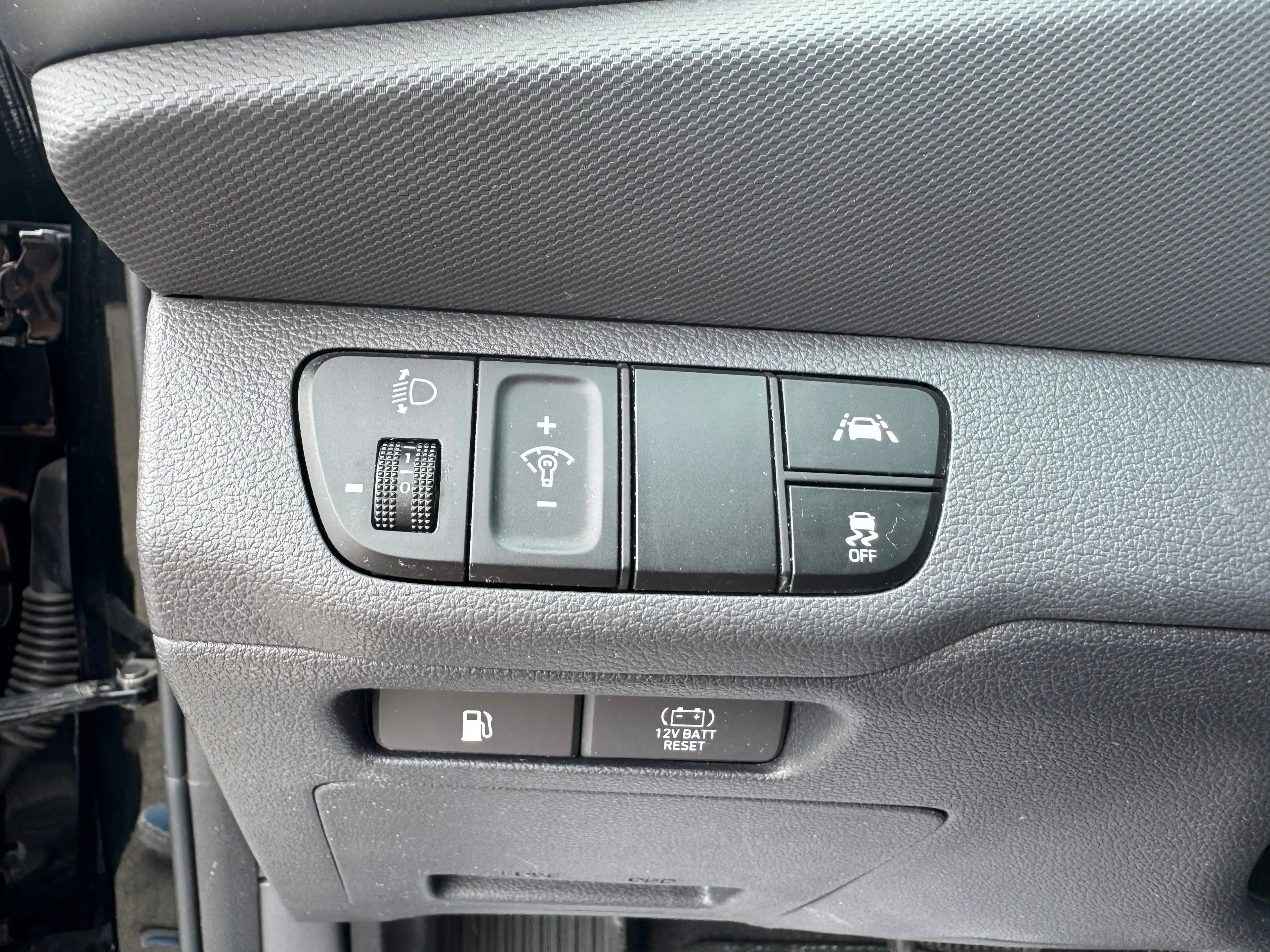 Hyundai IONIQ HEV Feel DCT / NAV / AIRCO / CARPLAY — photo 14