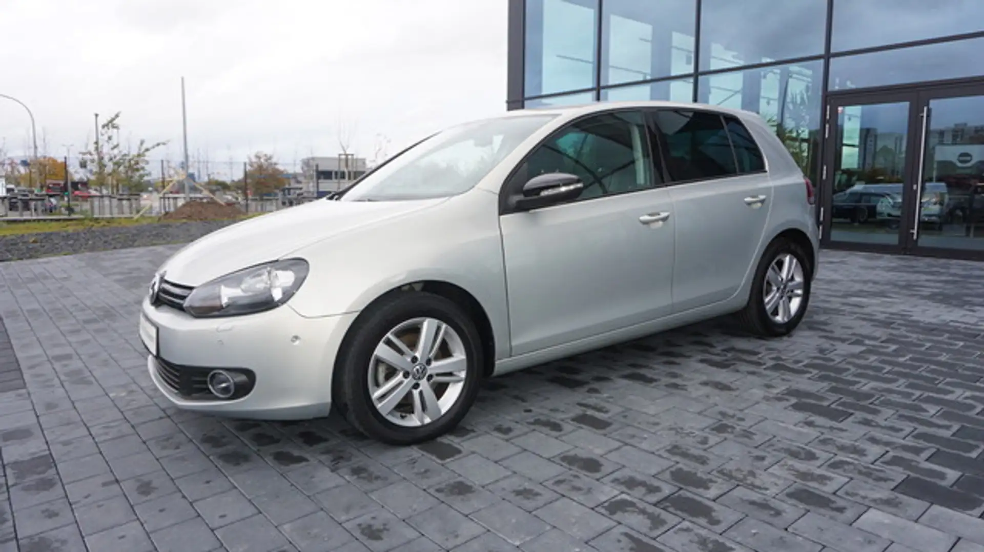 Volkswagen Golf VI Match AUTOMATIK+SHZ+TEMPOAT+PDC+ Argent - 2