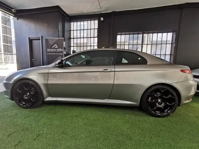 Alfa Romeo GT view 2