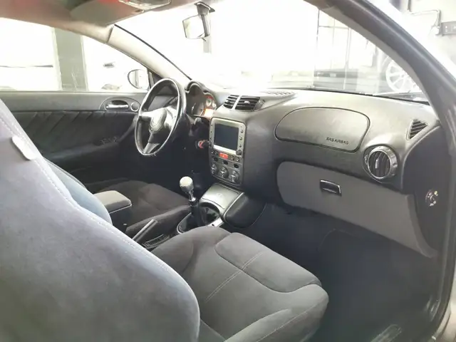 Alfa Romeo GT view 7