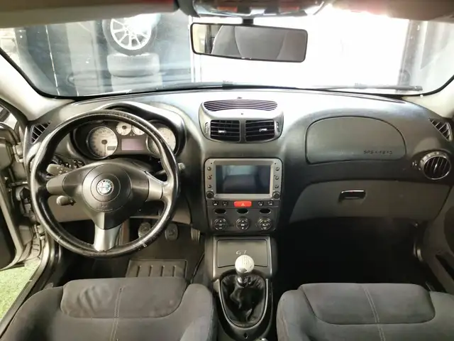 Alfa Romeo GT view 5