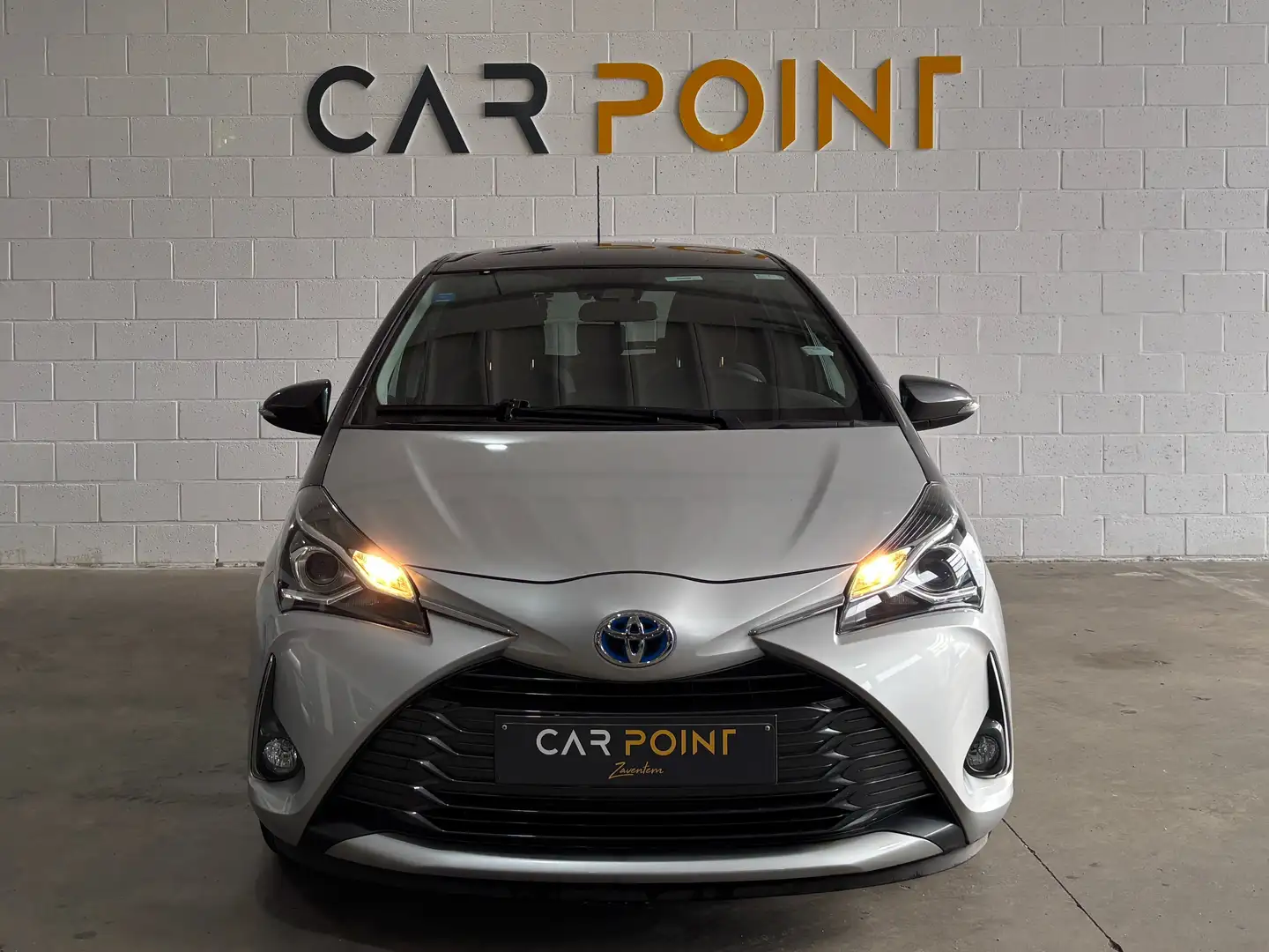 Toyota Yaris 1.5 Hybride - AUTO - BLUETOOTH - GARANTIE 12 MOIS Grijs - 2