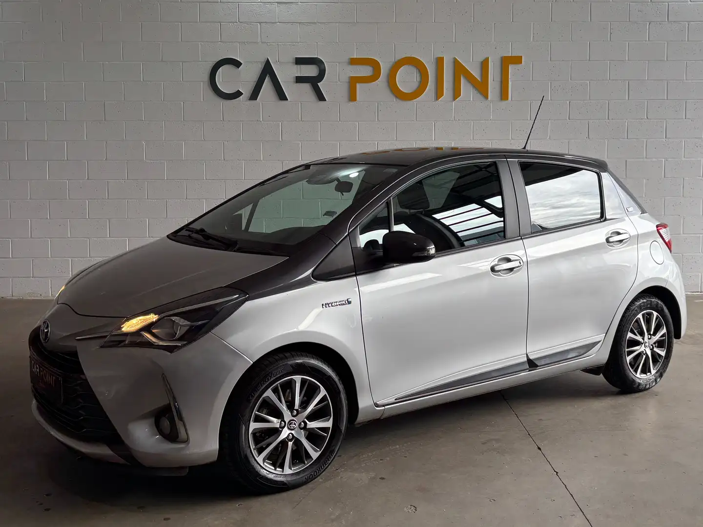 Toyota Yaris 1.5 Hybride - AUTO - BLUETOOTH - GARANTIE 12 MOIS Grijs - 1