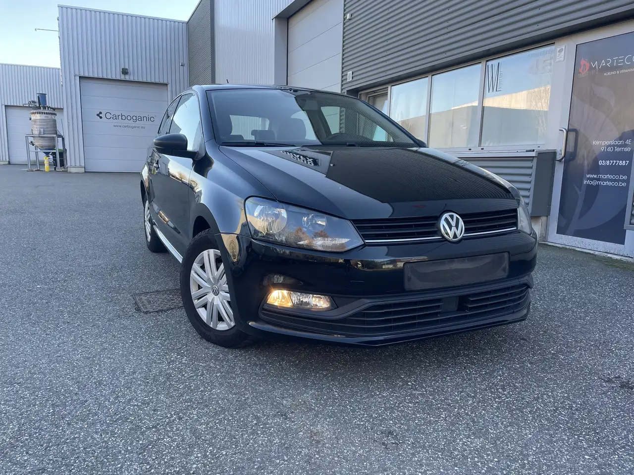 Volkswagen Polo Berline in Zwart tweedehands in Willebroek voor