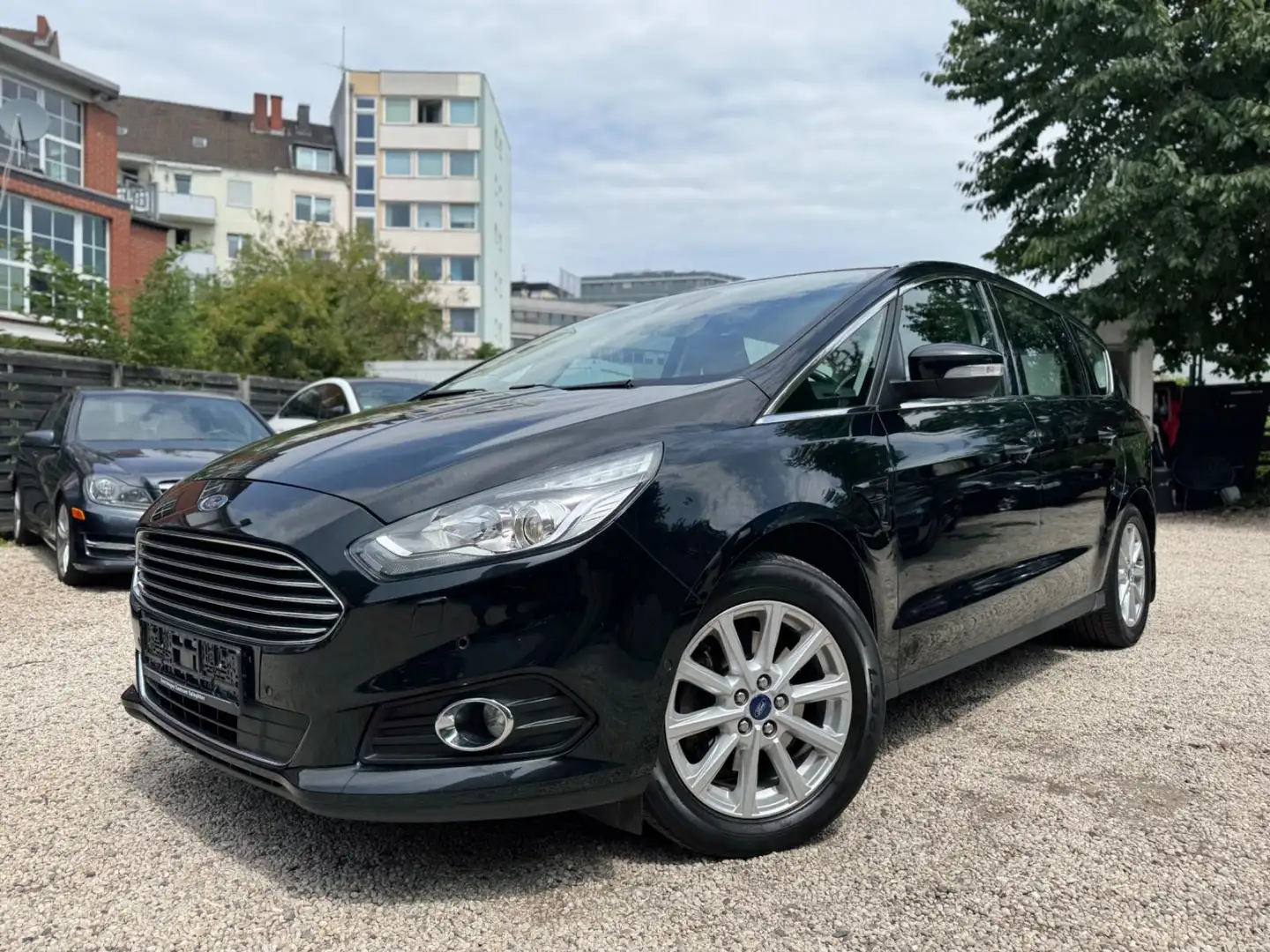 Ford S-Max S-MAX 2.0TDCI Titanium/AUT./KEY-GO/SHZ/NAVI/EUR6 Zwart - 2