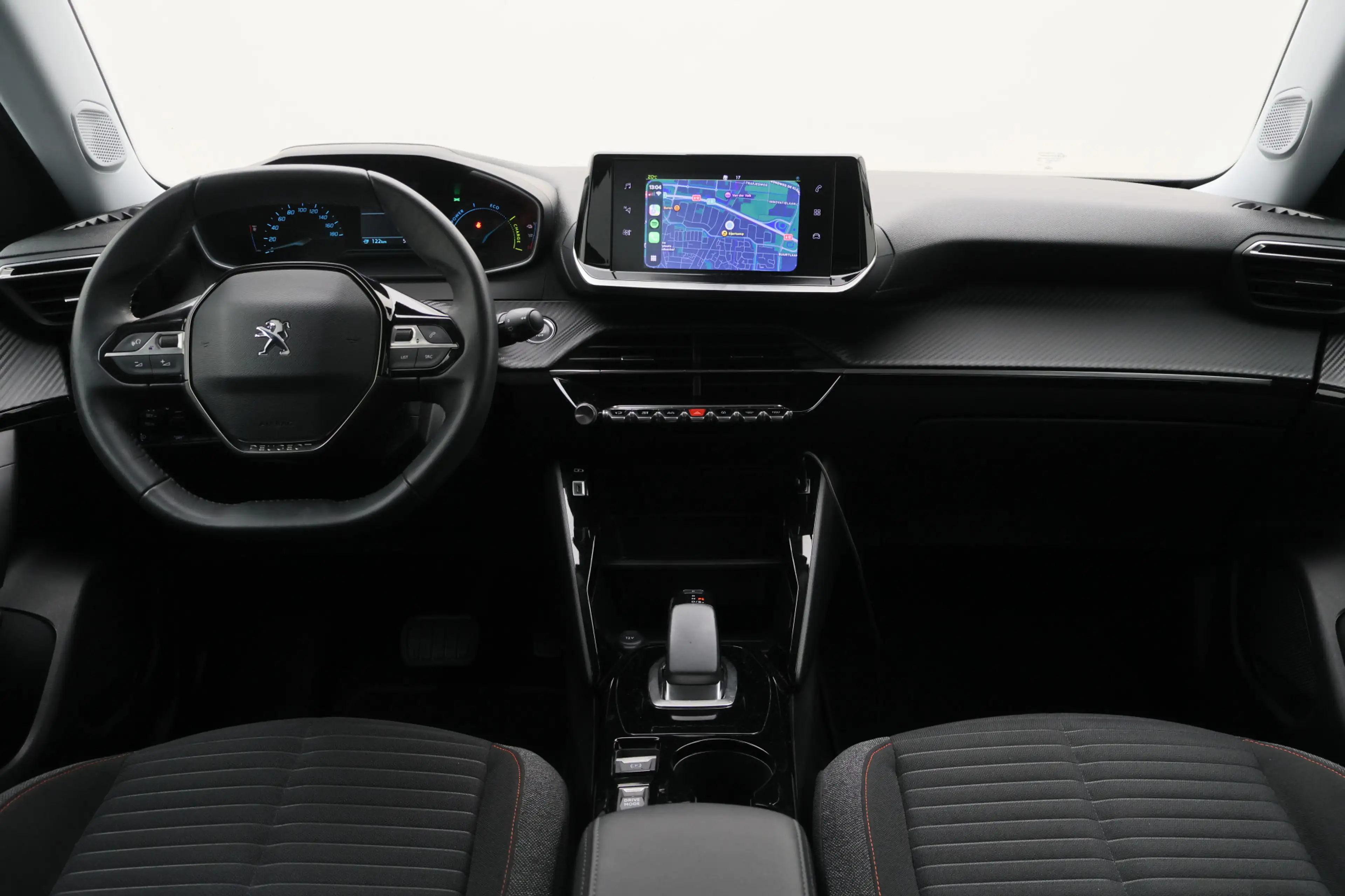 Peugeot e-2008 EV Active Pack 50 kWh SOH 90%, Camera, Apple Carpl — photo 2