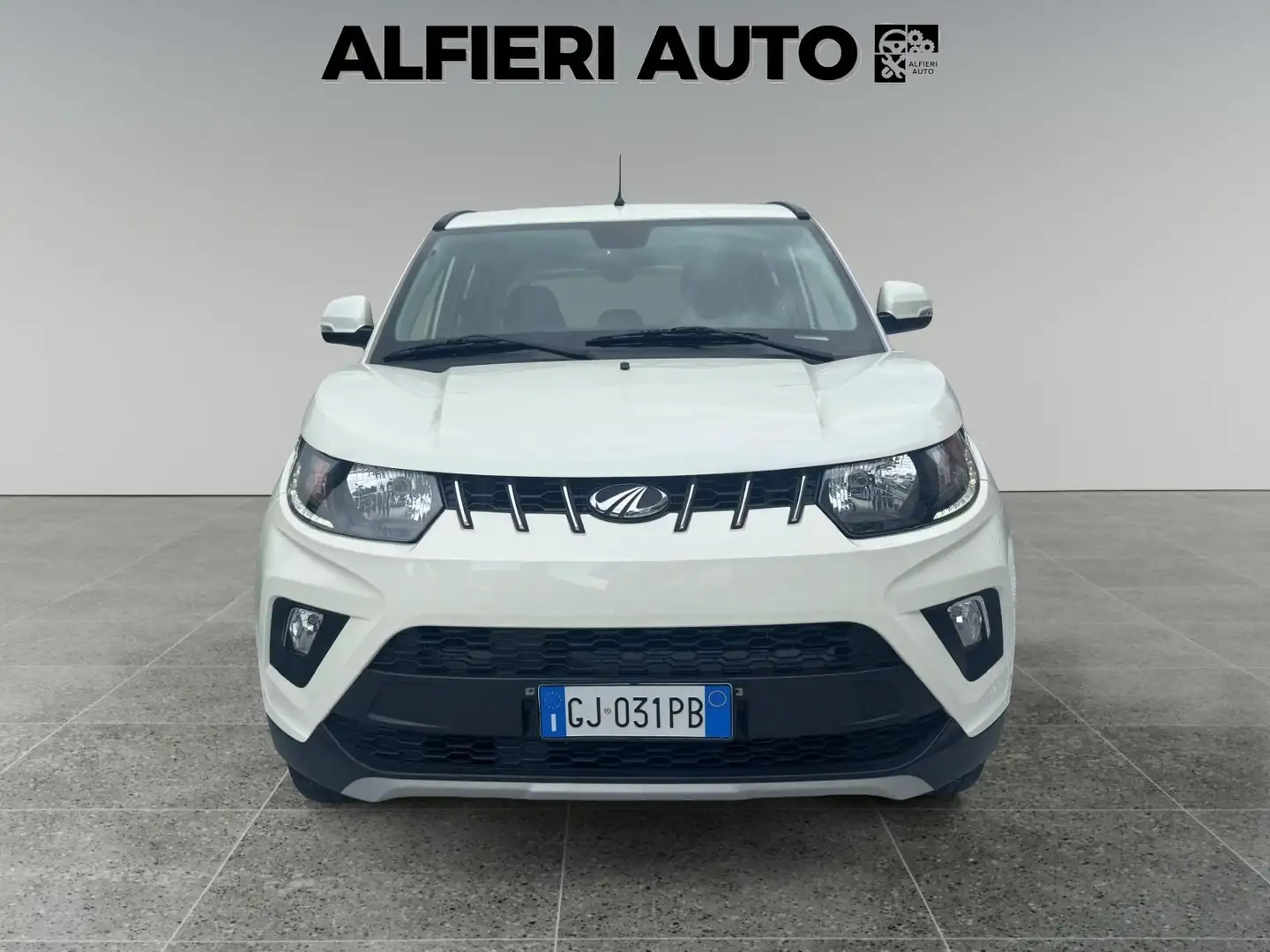Mahindra KUV100 1.2 VVT Benzina 87cv MT5  K6+ Blanco - 2