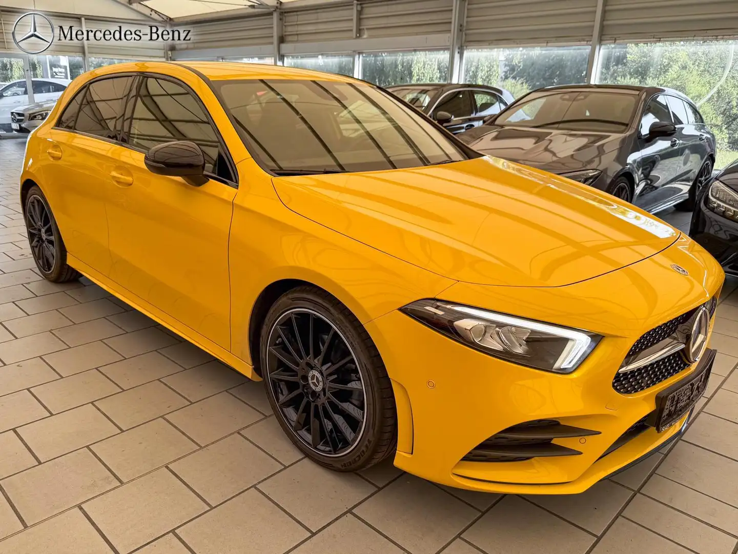 Mercedes-Benz A 180 Kompaktlimousine AMG Spurhalte+Parktronic+ Žlutá - 2
