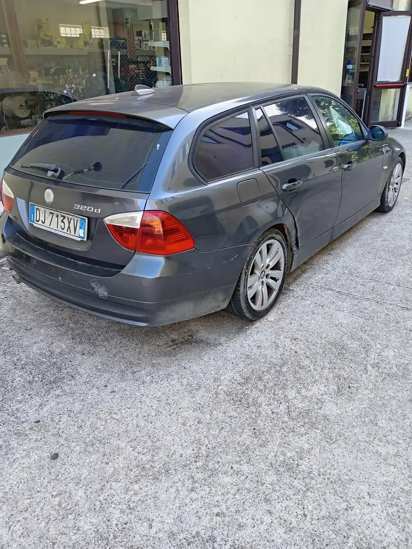 BMW 320 320d Touring Futura - 1