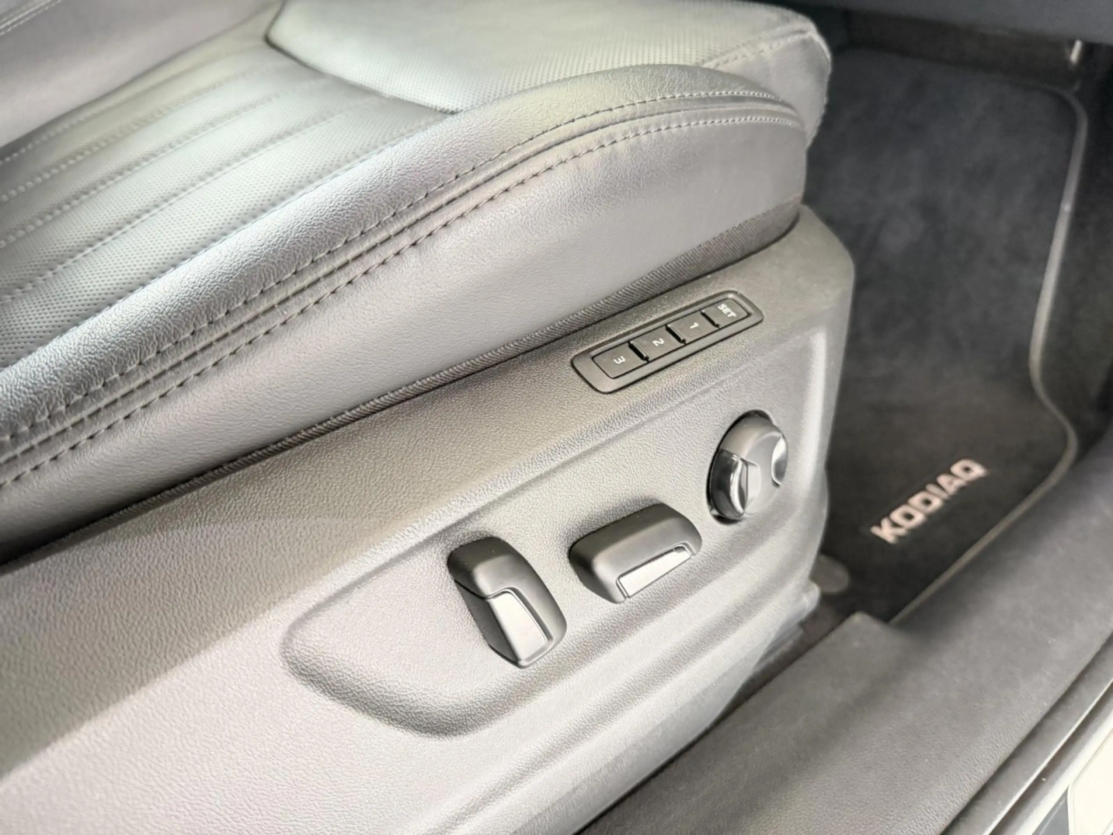 Skoda Kodiaq L&ampK 2.0 TDI DSG NAVI LED ACC 7 SI PDC Klima — photo 15