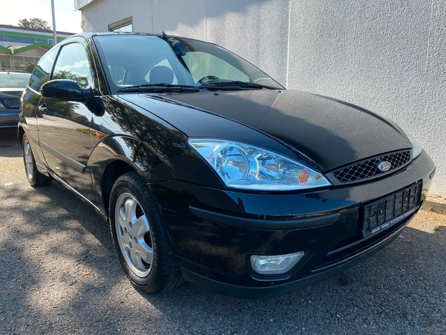 Ford Focus Lim. Trend crna - 2