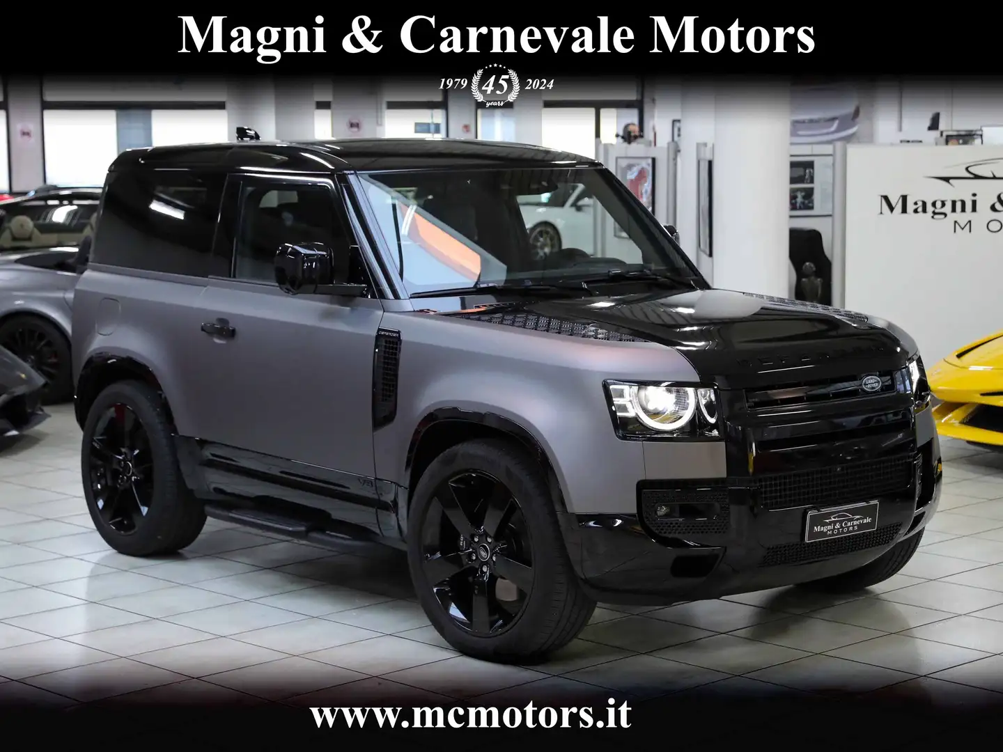 Land Rover Defender 90 P525|V8|22''|SCARICO|TETTO|PEDANE|BLACK PACK Grigio - 1