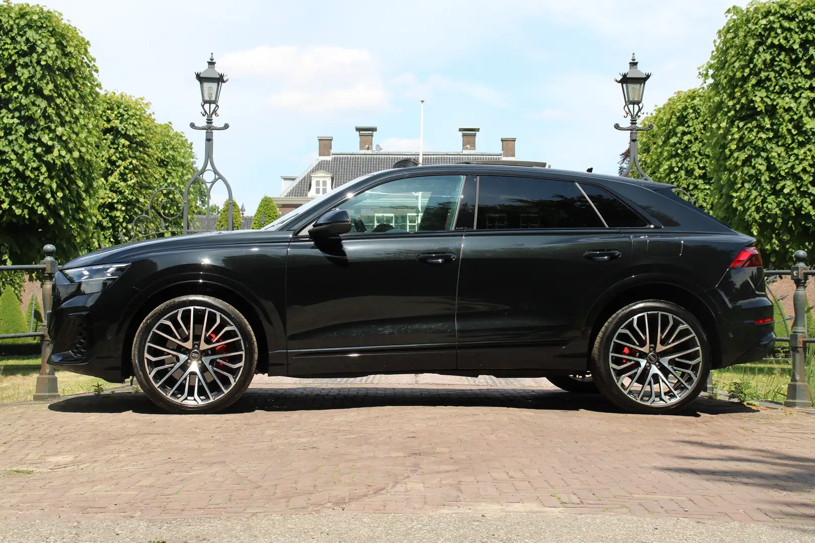 Audi Q8 60 TFSIe quattro S Competition | FACELIFT! | FULL Zwart - 2