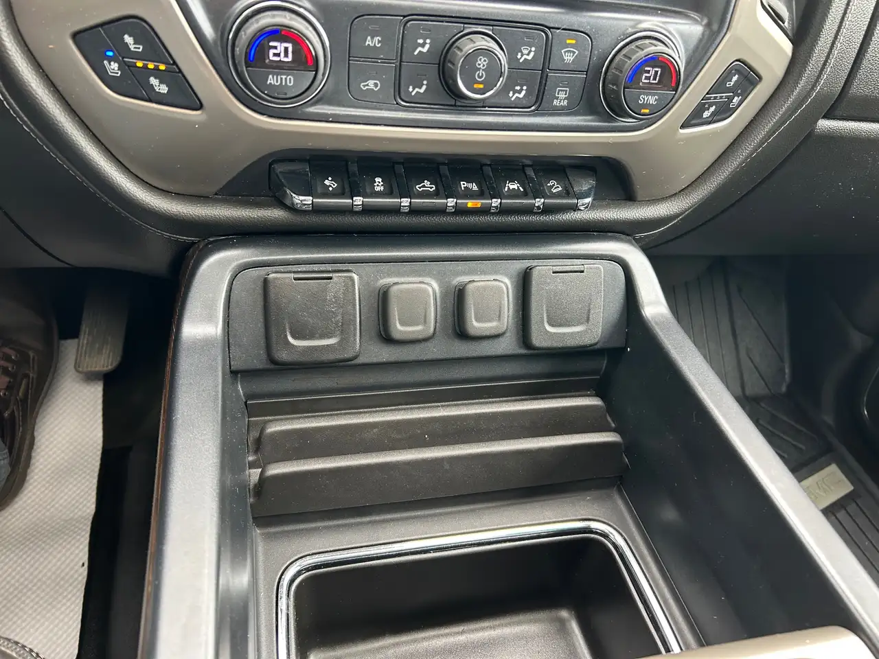 GMC Sierra 1500 снимка GMC Sierra 1500