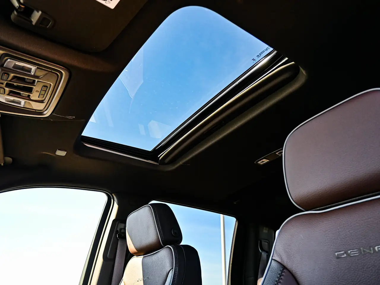 GMC Sierra 3500HD снимка GMC Sierra 3500HD