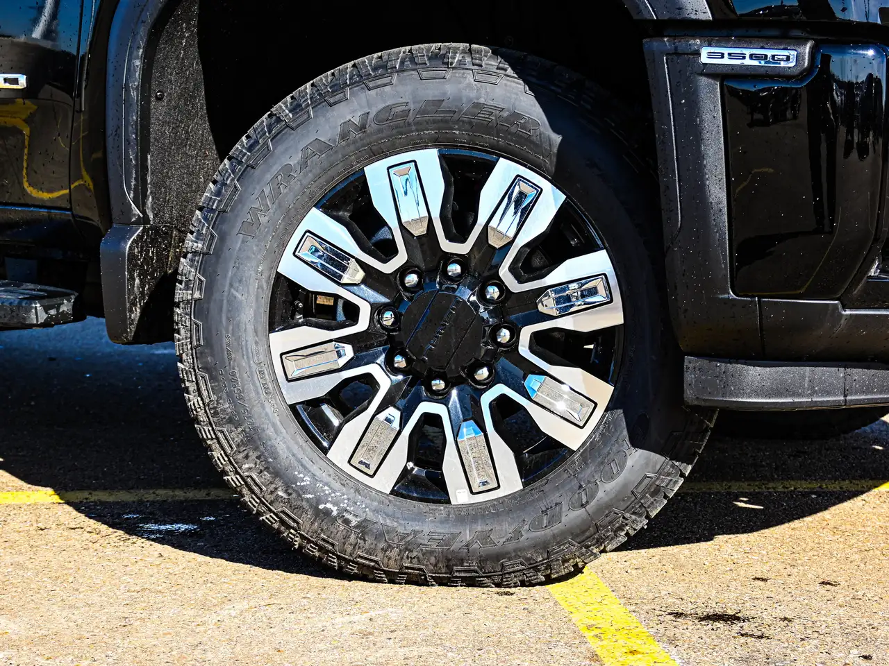 GMC Sierra 3500HD снимка GMC Sierra 3500HD