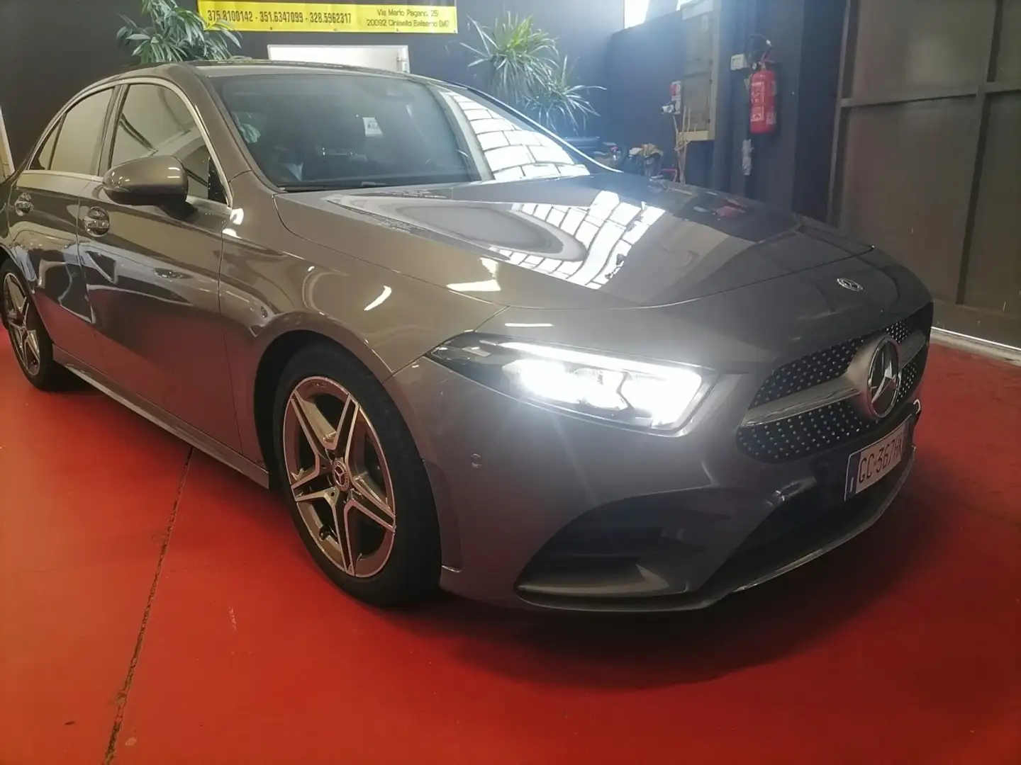 Mercedes-Benz A 180 Classe A - V177 2018 d Premium auto AMG Gris - 1