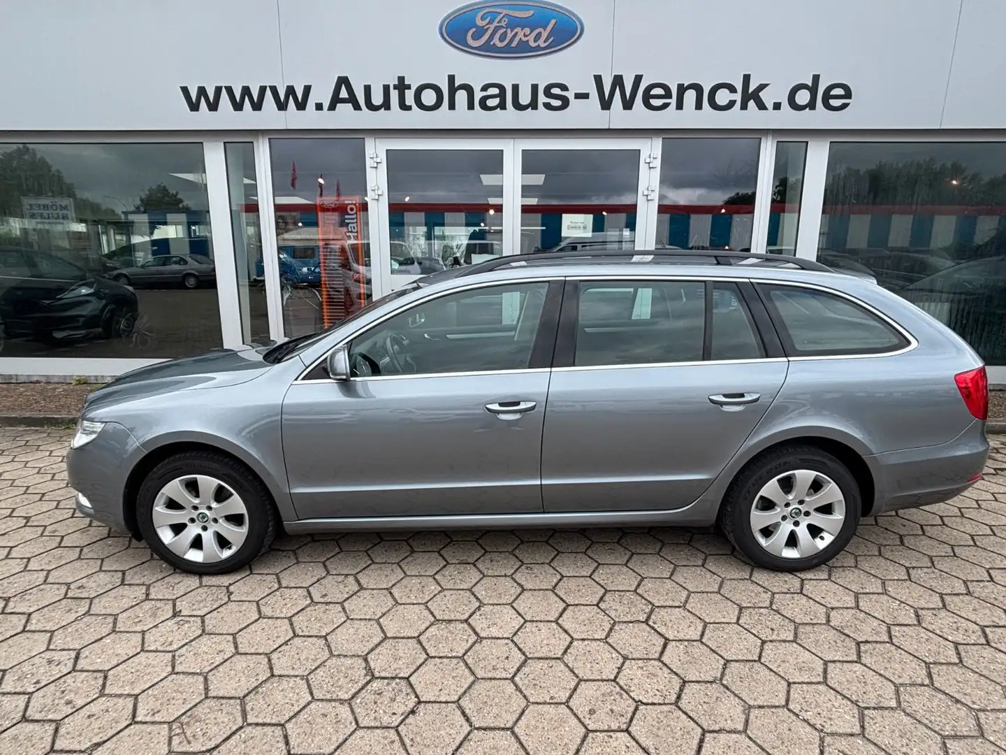 Skoda Superb 2,0TDI 4x4*2.HAND*EURO5*KLIMA*AHK*EXPORT* Gris - 1