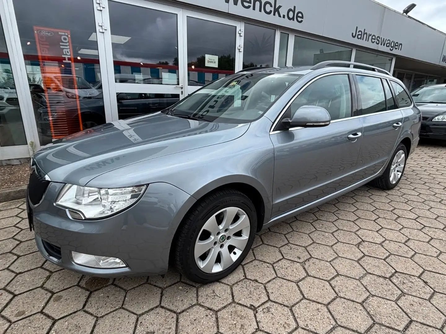 Skoda Superb 2,0TDI 4x4*2.HAND*EURO5*KLIMA*AHK*EXPORT* Gris - 2