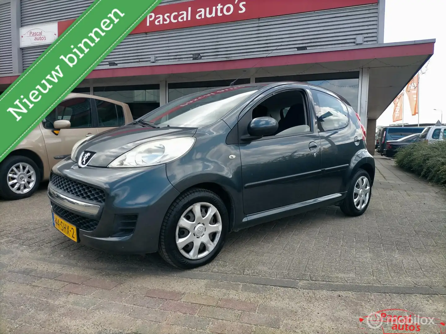 Peugeot 107 1.0-12V nap apk airco Grijs - 1