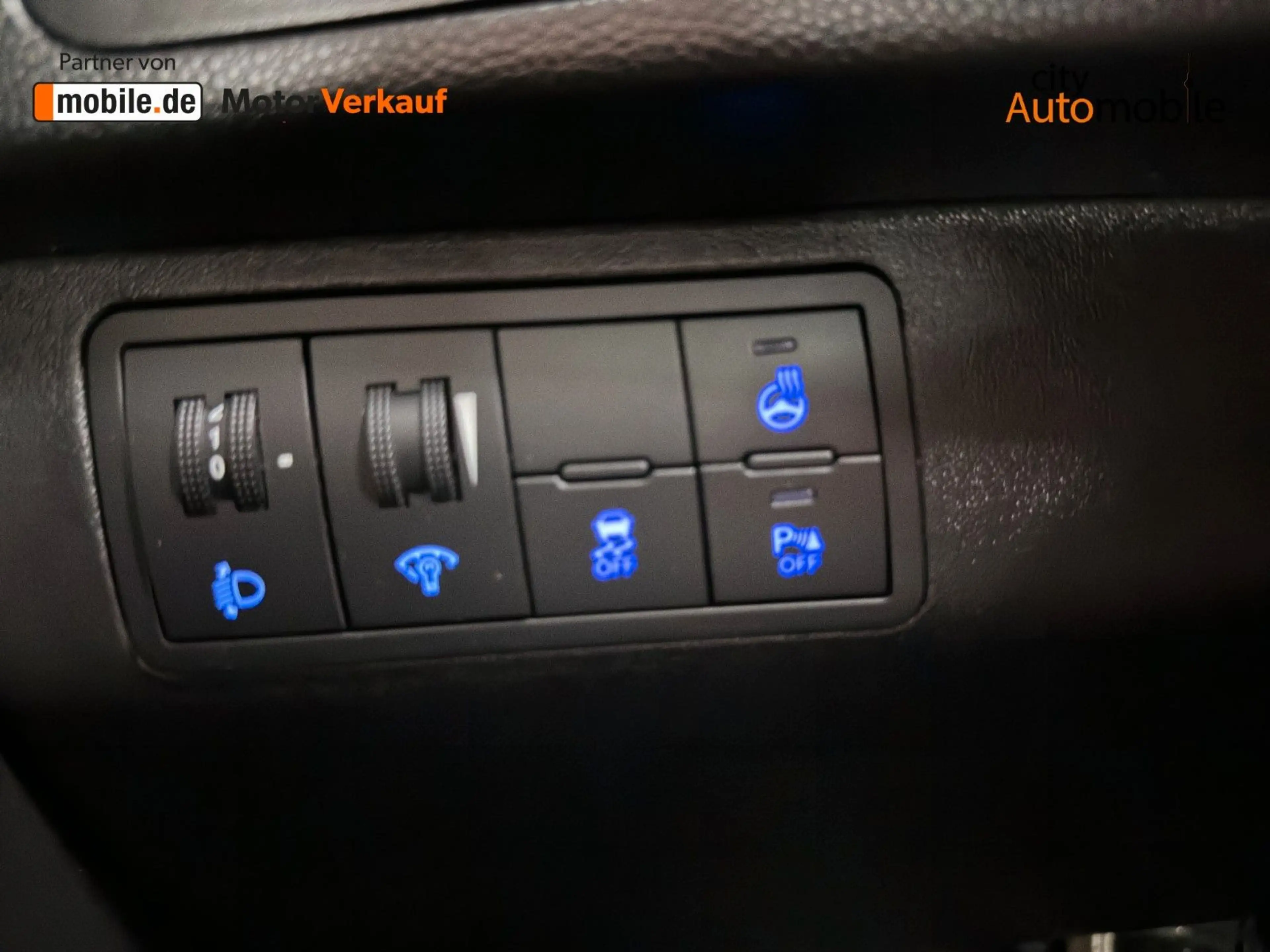 Hyundai iX20 Style/Pano-Dach/Tempomat/Leder/SHZ/PDC — photo 14