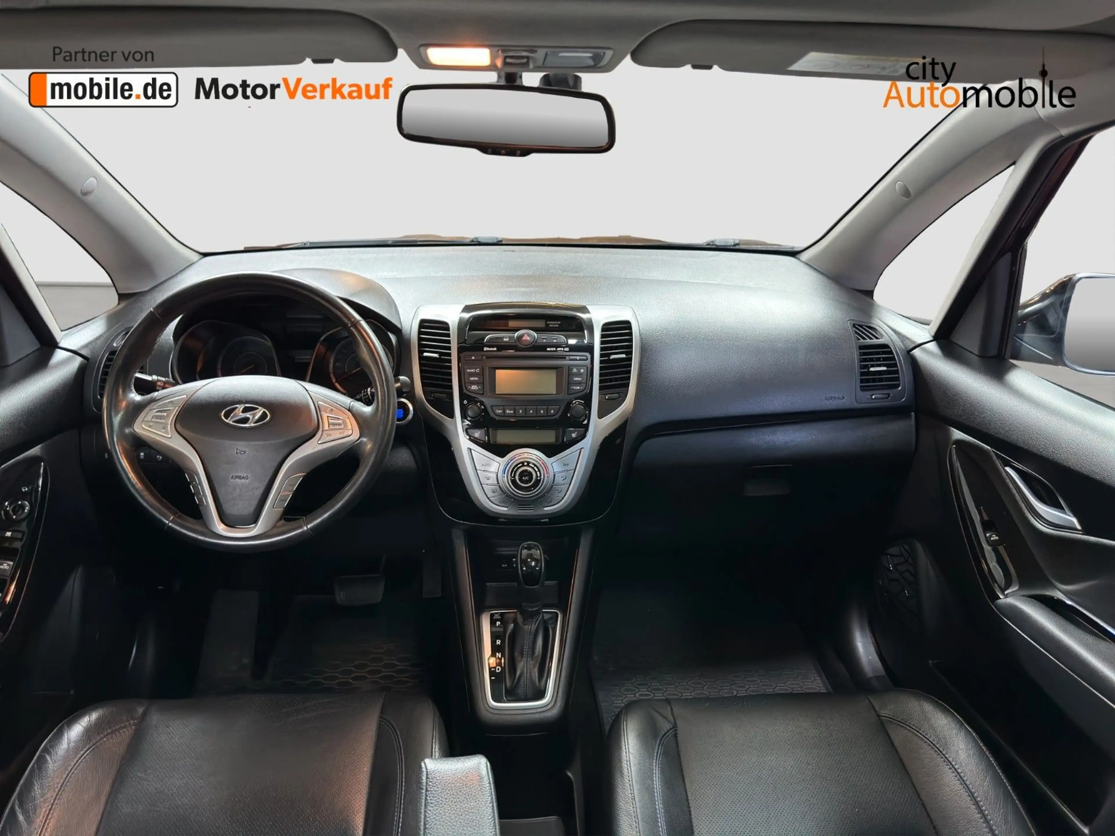 Hyundai iX20 Style/Pano-Dach/Tempomat/Leder/SHZ/PDC — photo 12