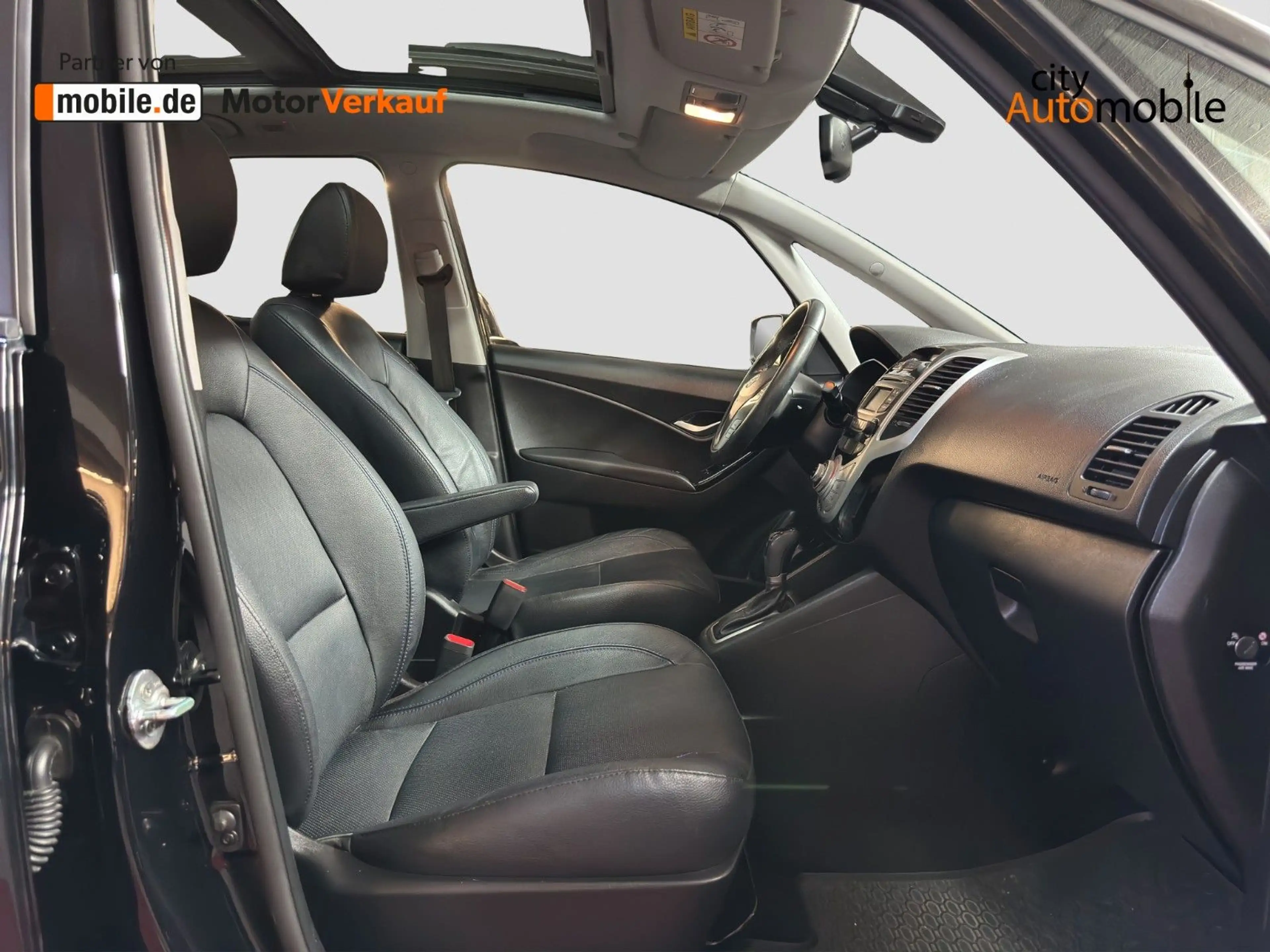 Hyundai iX20 Style/Pano-Dach/Tempomat/Leder/SHZ/PDC — photo 15