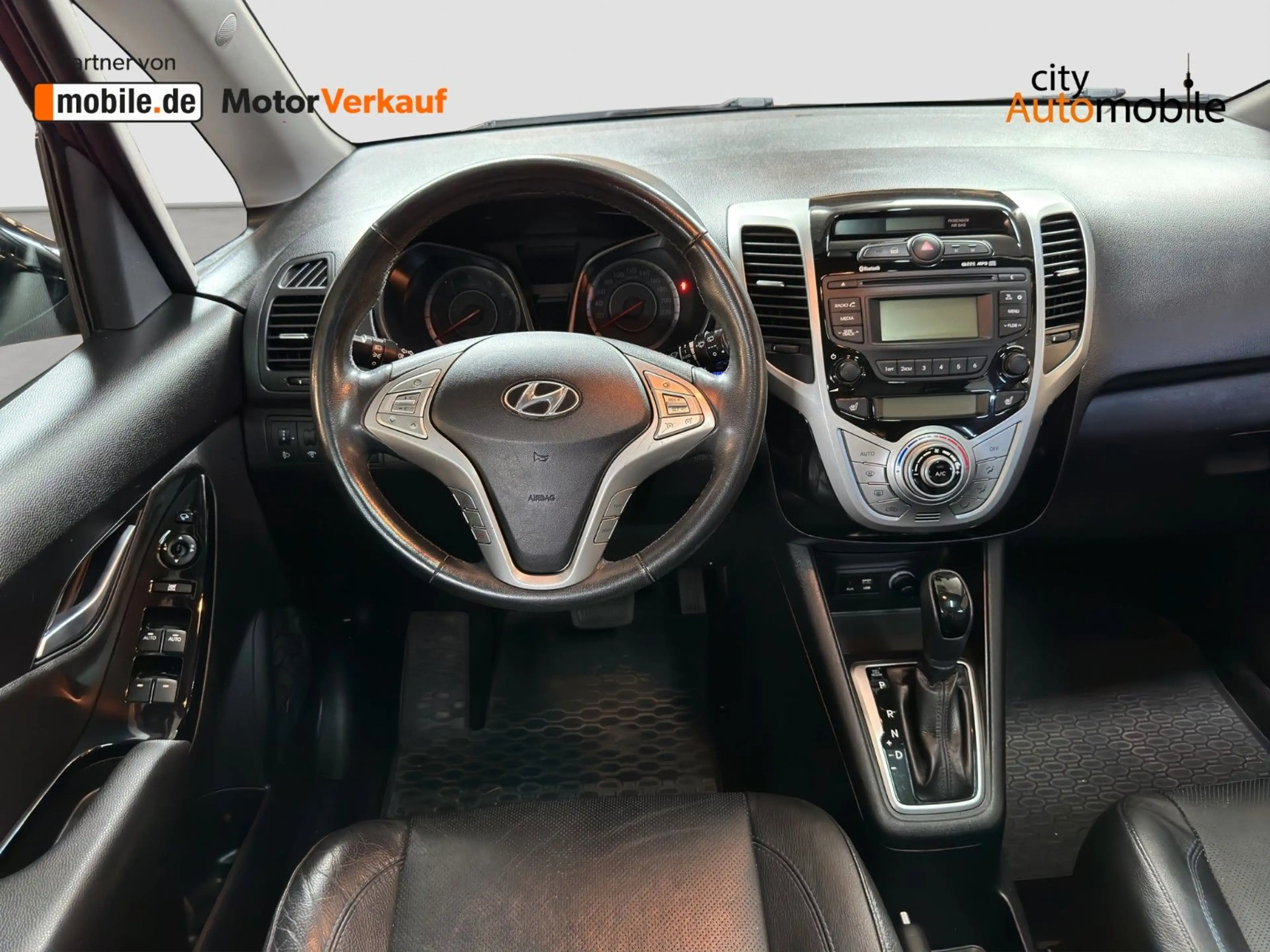 Hyundai iX20 Style/Pano-Dach/Tempomat/Leder/SHZ/PDC — photo 10