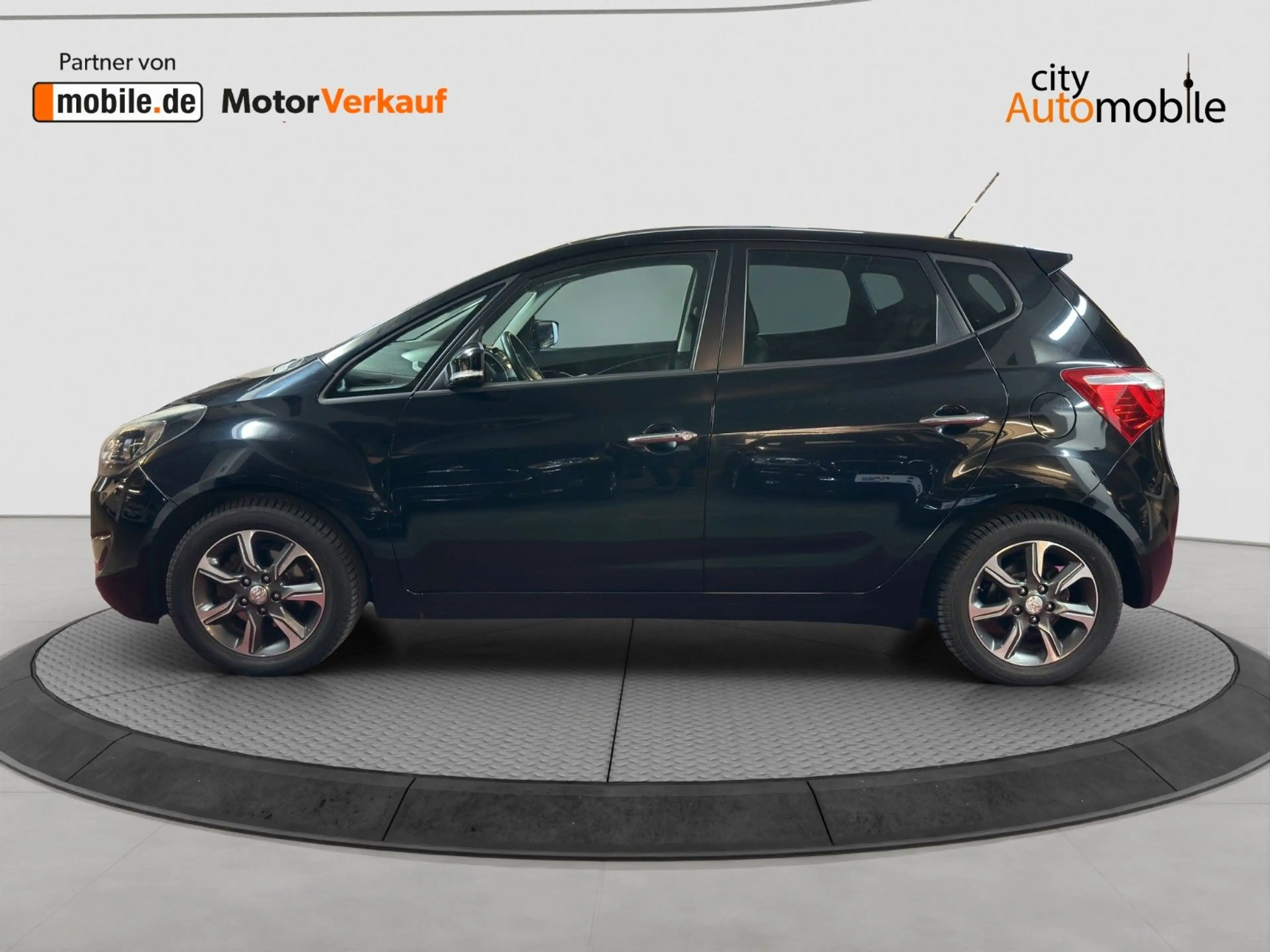 Hyundai iX20 Style/Pano-Dach/Tempomat/Leder/SHZ/PDC — photo 2