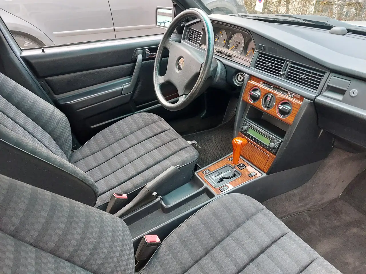 Mercedes-Benz 190 E 1.8, foto 7