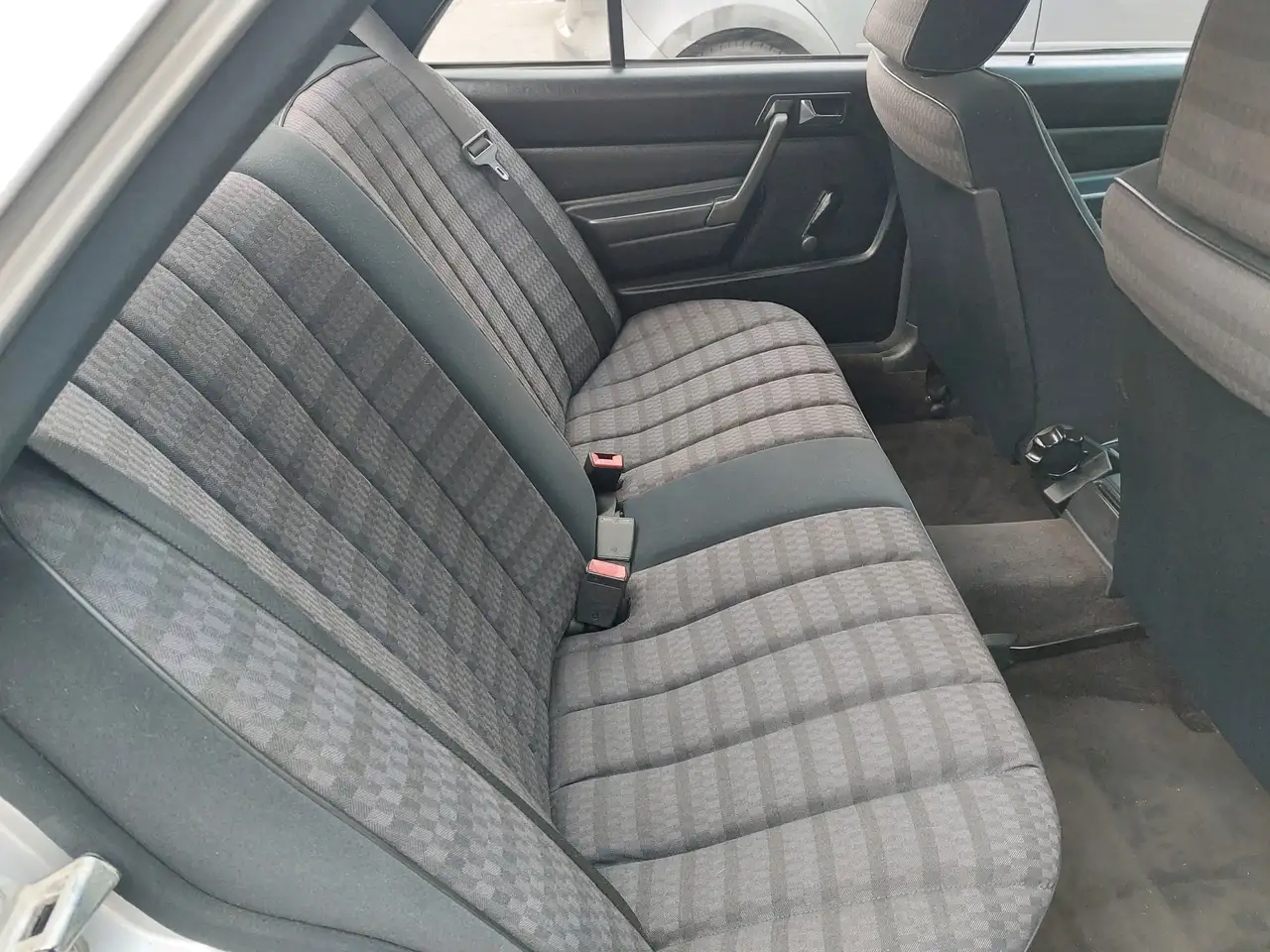 Mercedes-Benz 190 E 1.8, foto 8