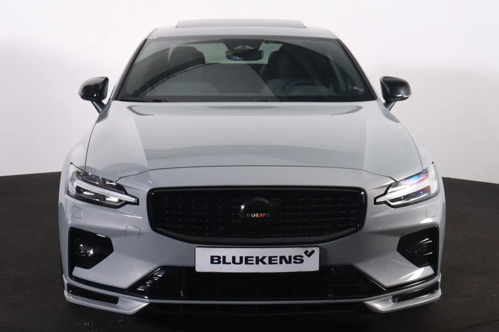 Volvo S60 B4 Plus Dark - Panorama/schuifdak - IntelliSafe As Grijs - 2