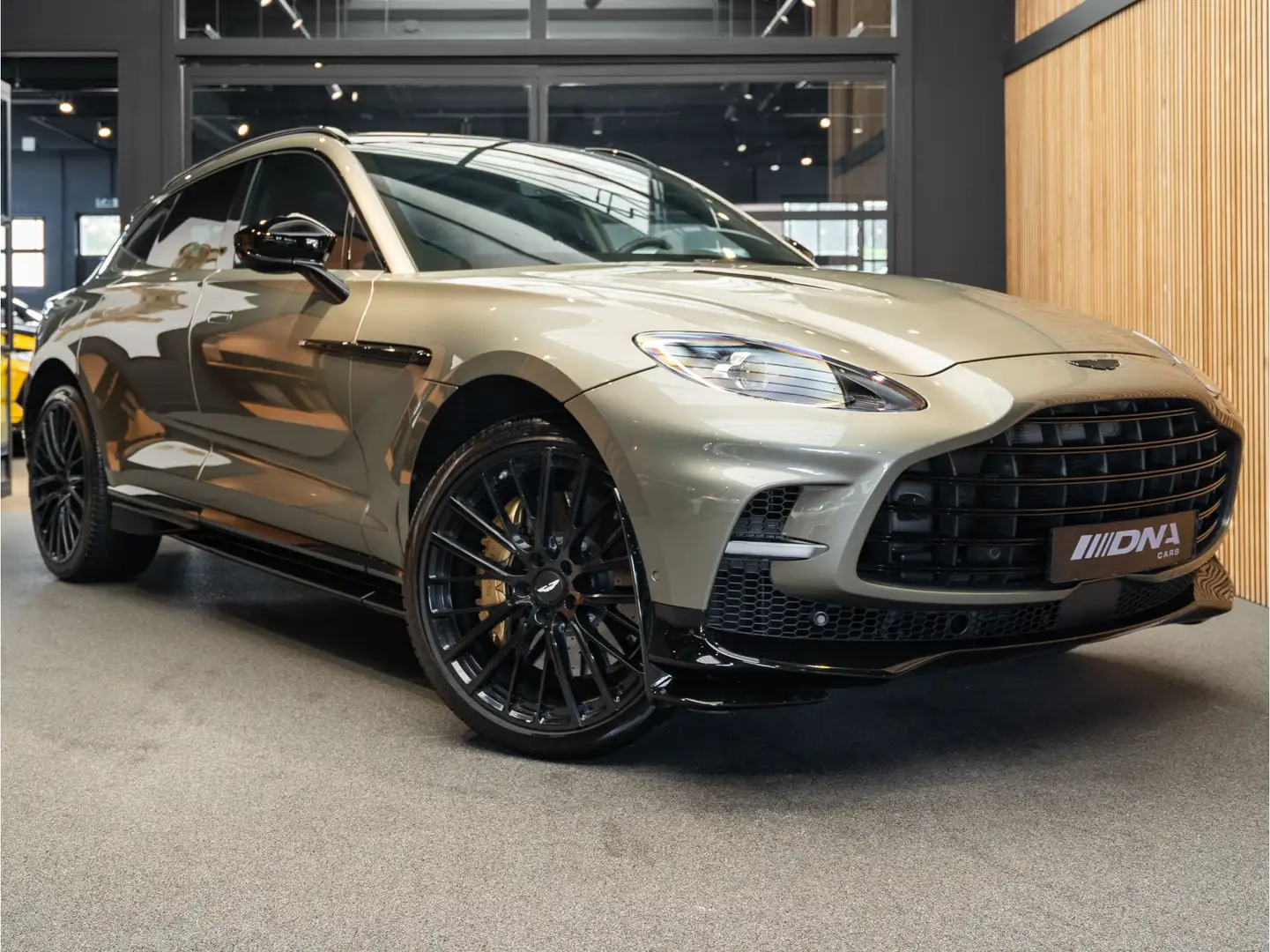 Aston Martin DBX 707 4.0 V8 Stoelventilatie Pano 4.0 V8 707 Trekhaa Gris - 1