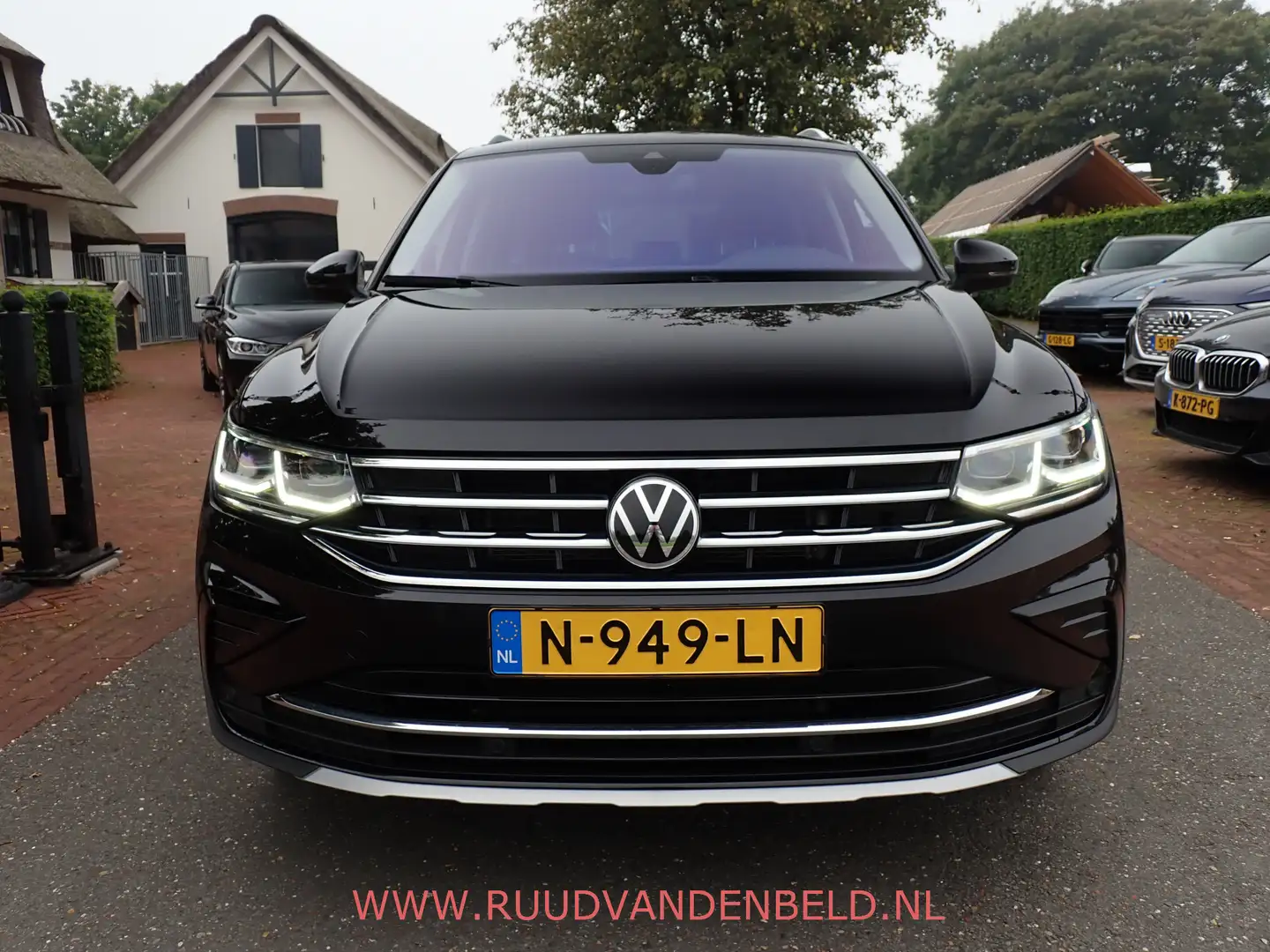 Volkswagen Tiguan 1.5TSI Elegance ACC/VIRTUAL/TREKHAAK/CAMERA/CARPLA Zwart - 2